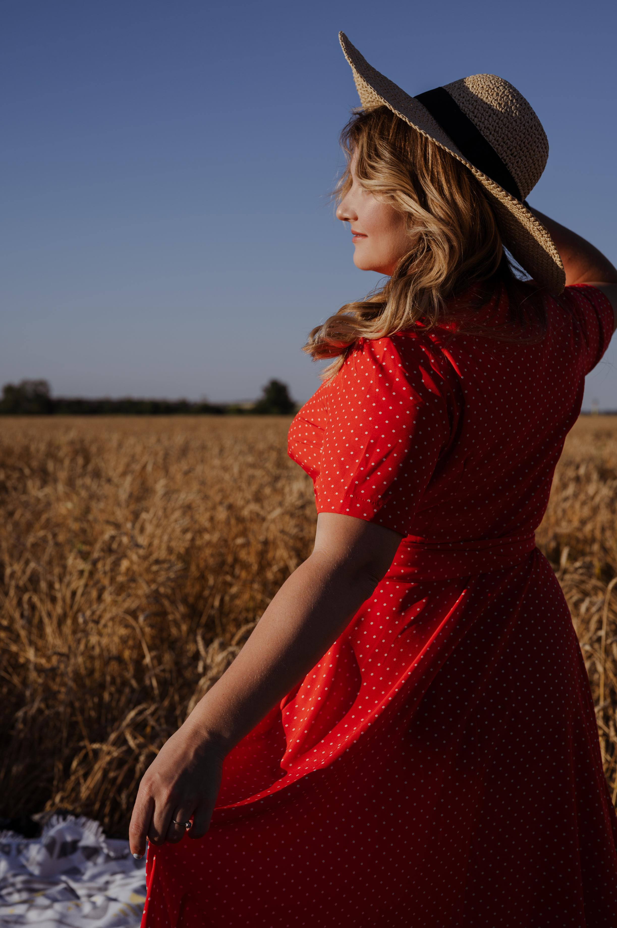 Фотопикник в пшеничном поле. Свадебный фотограф Йошкар-Ола Казань