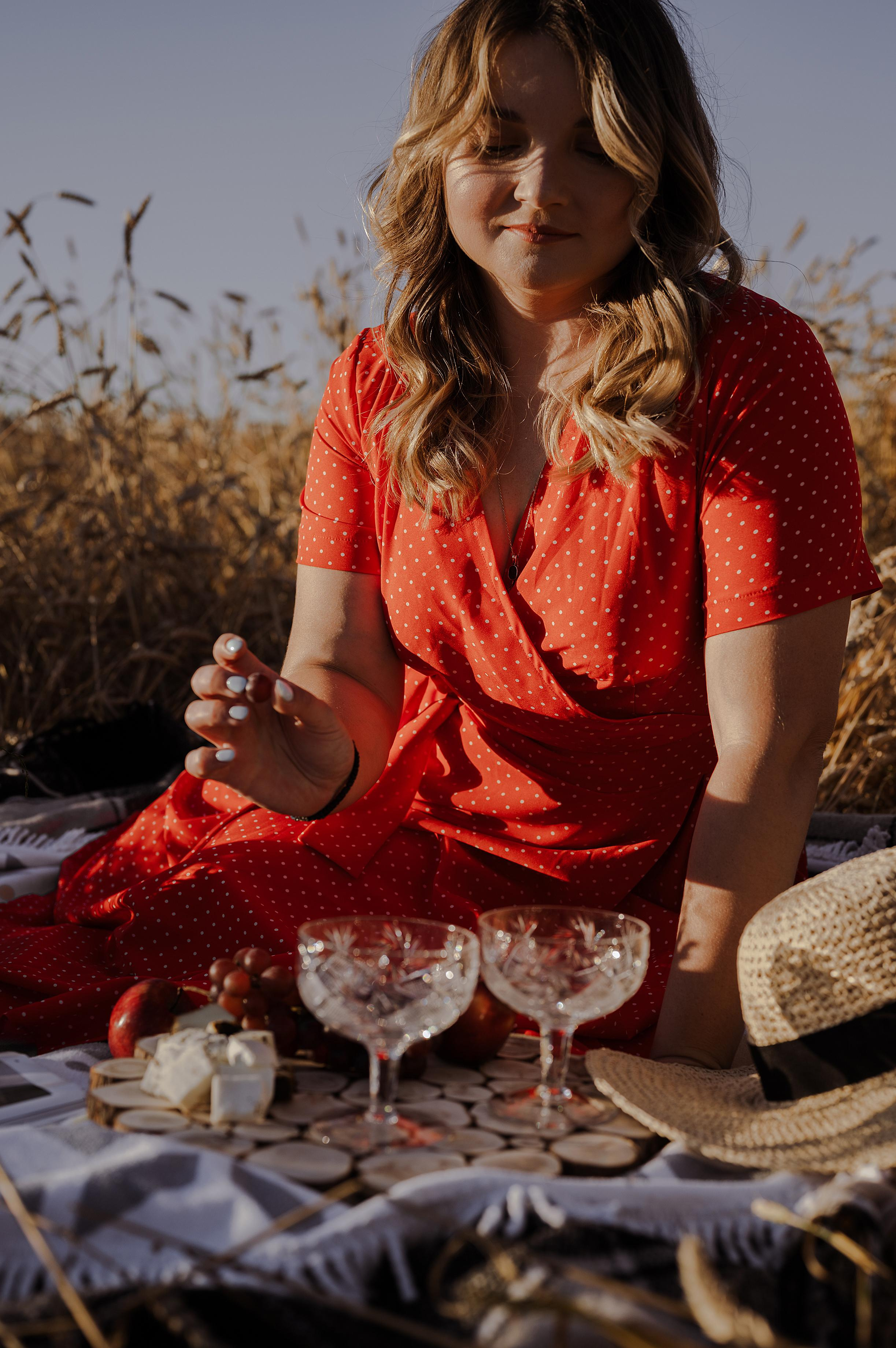 Фотопикник в пшеничном поле. Свадебный фотограф Йошкар-Ола Казань