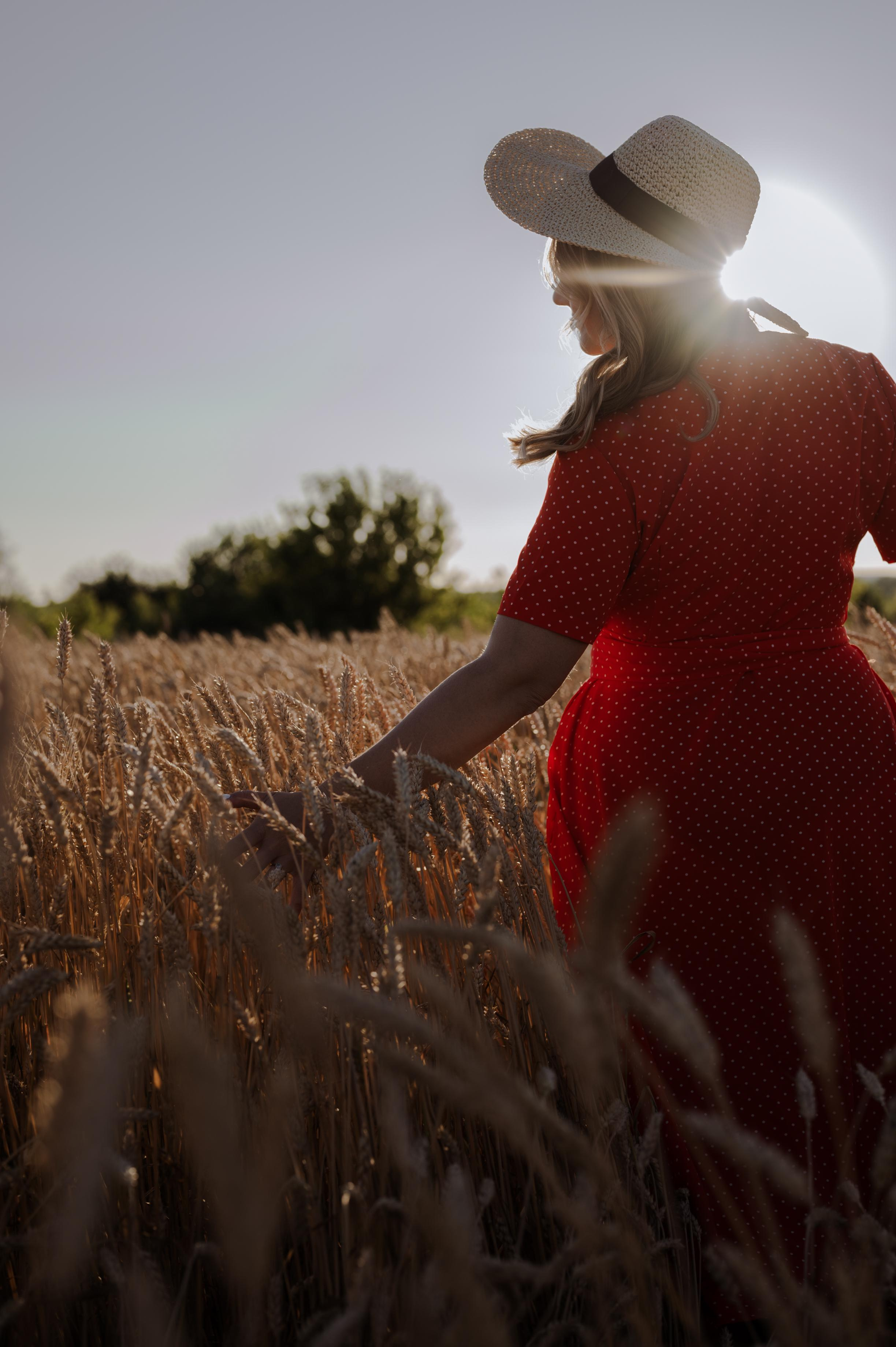 Фотопикник в пшеничном поле. Свадебный фотограф Йошкар-Ола Казань