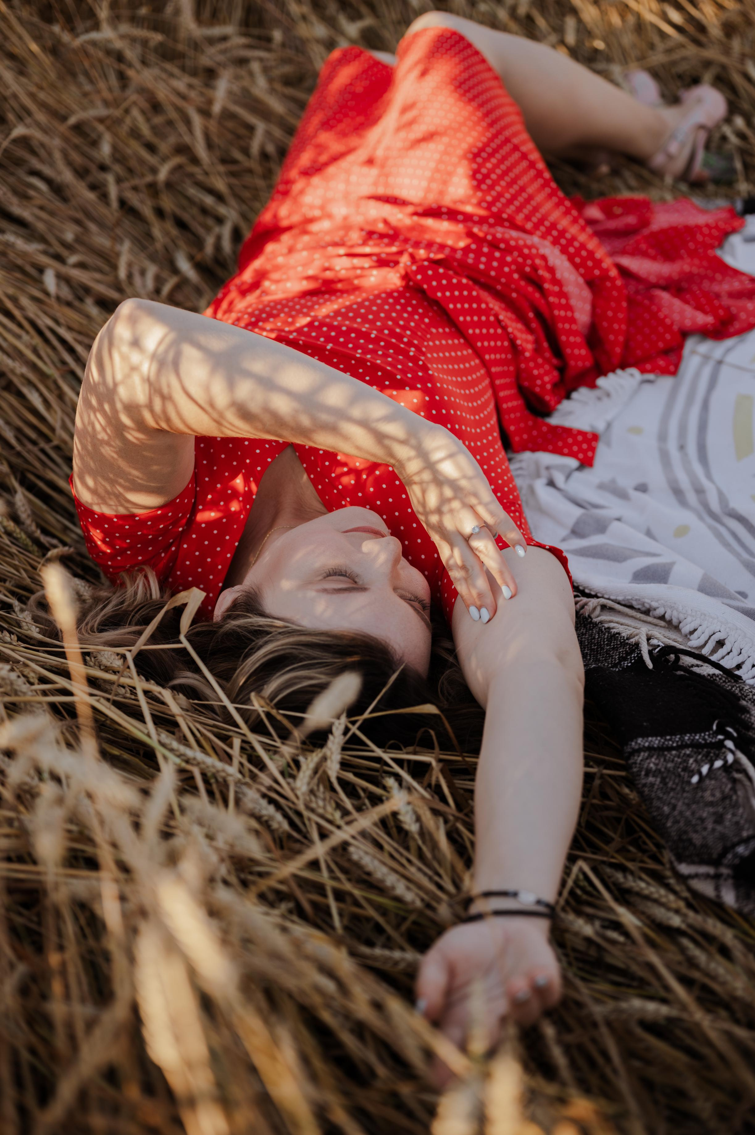 Фотопикник в пшеничном поле. Свадебный фотограф Йошкар-Ола Казань