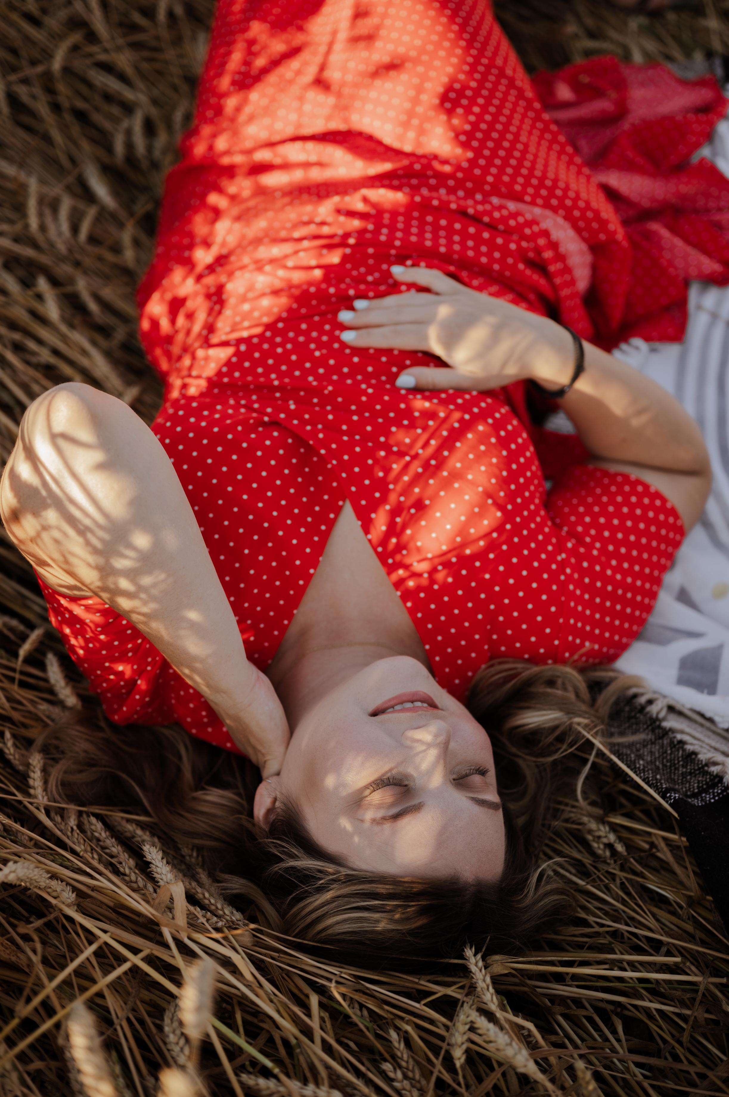 Фотопикник в пшеничном поле. Свадебный фотограф Йошкар-Ола Казань