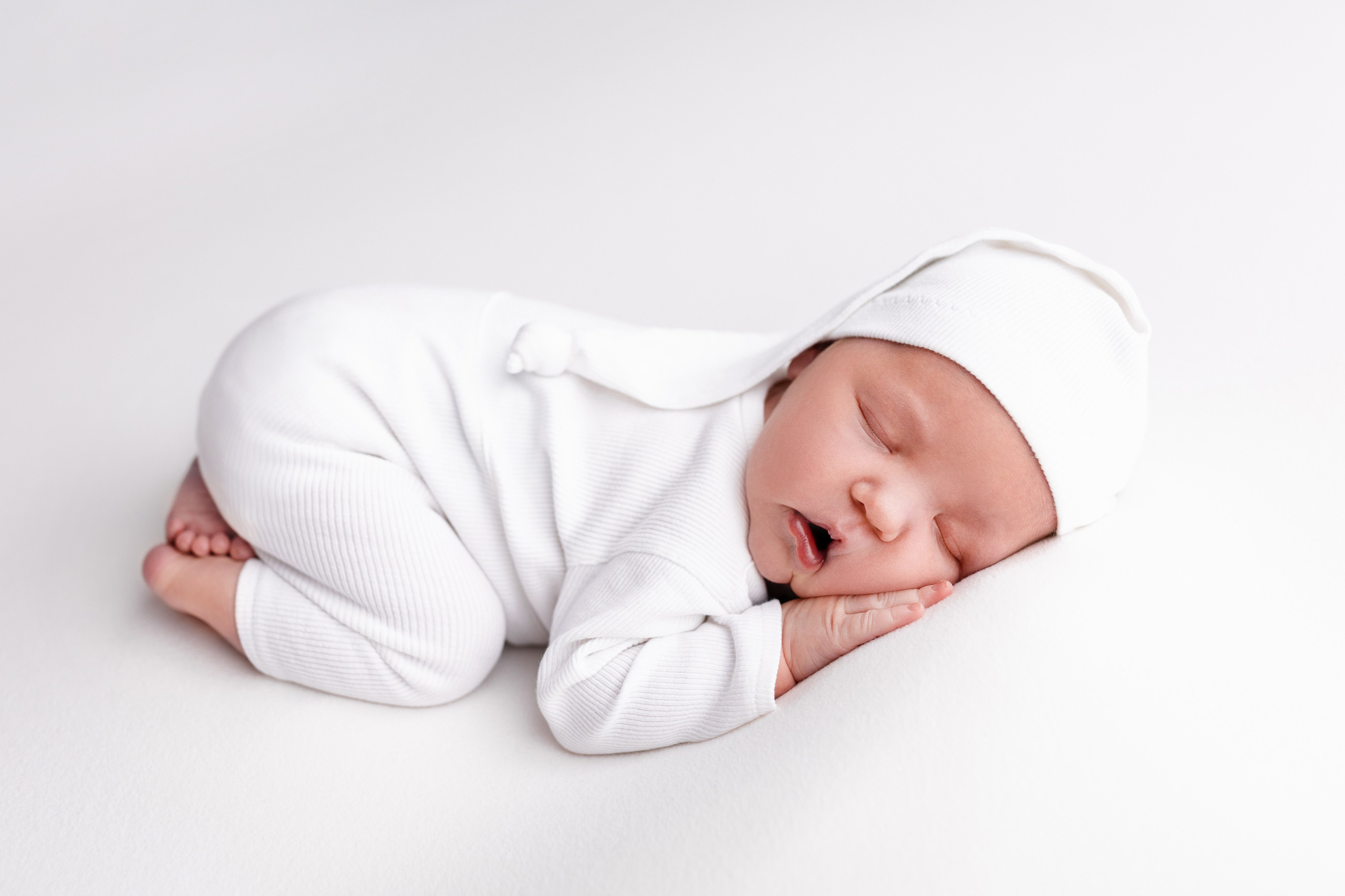 Классический ньюборн newborn. Фотограф новорожденных в г. Барнаул Ренпенинг Катерина