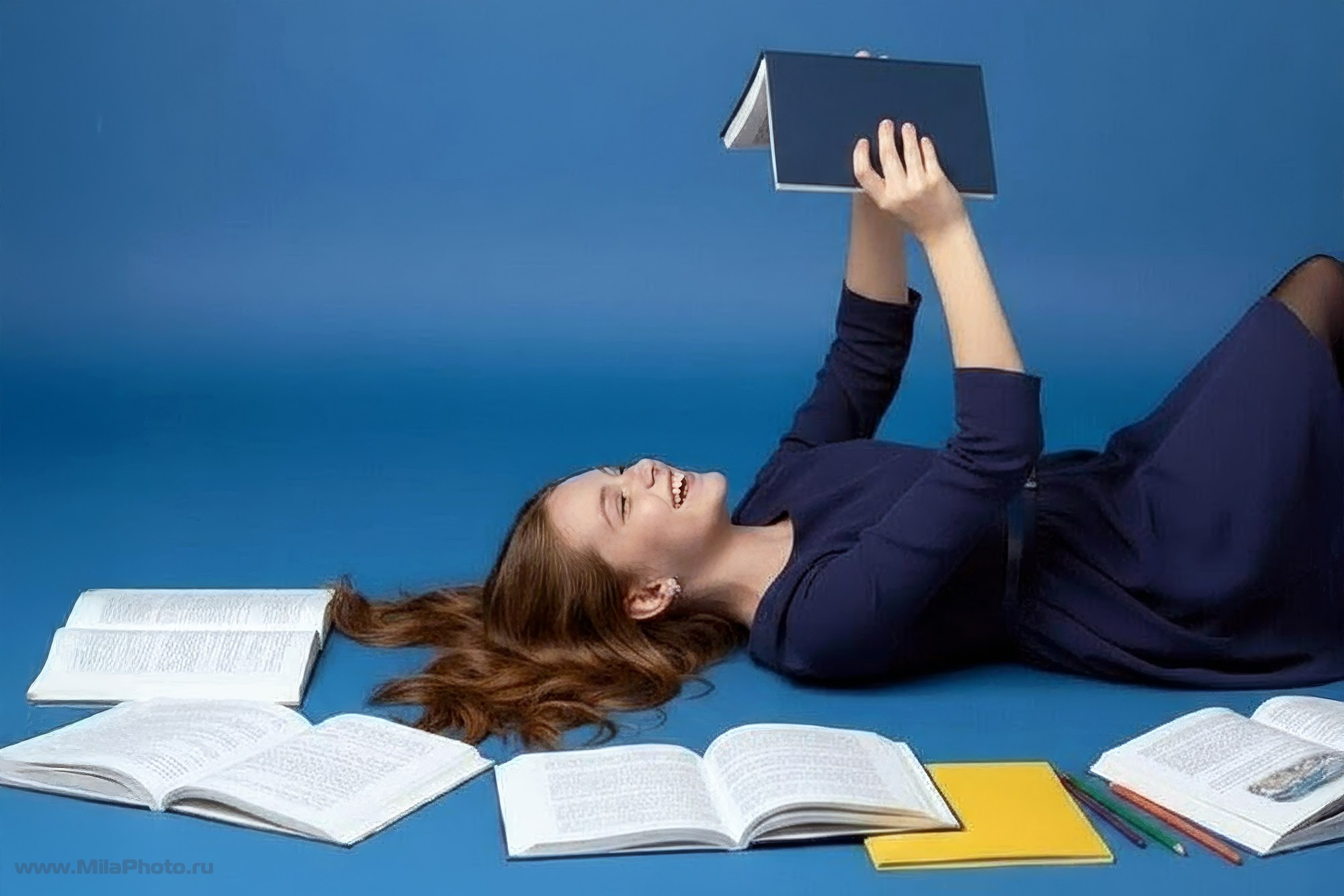 Галерея съемок в студиях. Фотограф и видеограф Москва. Свадебный фотограф, видеограф. Выпускные альбомы. Оживающие альбомы