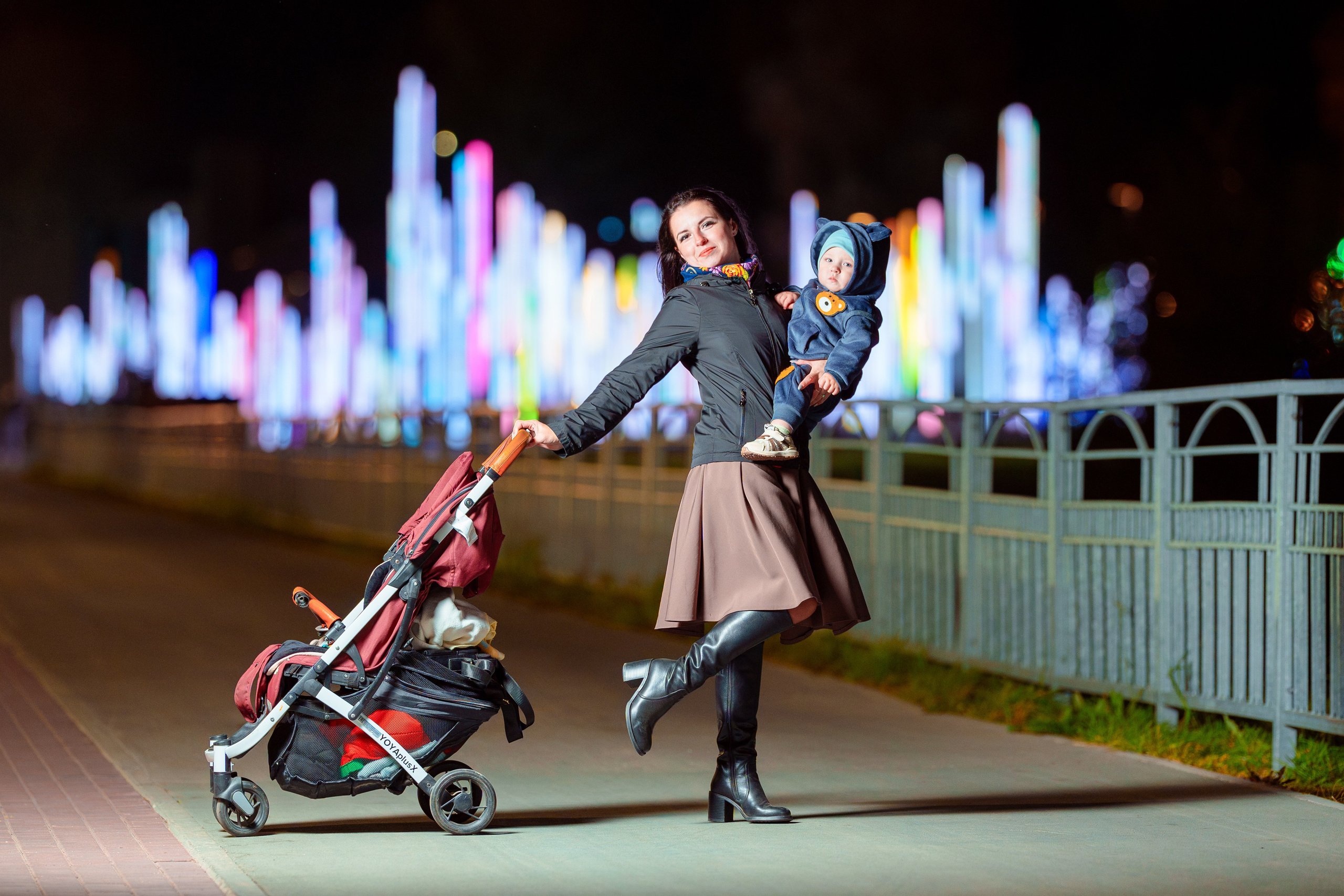 Портретная фотосессияСемейная фотосессияДетская фотосессияЛюбовная/Love-story фотосессияСвадебная фотосессияФотосессия для помолвкиПрофессиональный/деловой портретРекламная/коммерческая фотосессияФотосессия продукции (товары)Фотосессия моды (fashion)Бьюти-съемка (красота, макро-детали лица)Фотосессия lifestyle (повседневная жизнь, атмосфера)Фотосессия в полёте/авиационная (иногда отдельно как аэросъемка)Пейзажная/ландшафтная фотосессияАрхитектурная фотосессияАнфас/студийная фотосессияНю-фотосессия (с оговорками об этике и согласии)Фотосессия для артистов/музыкантовФотосессия для блогеров и инфлюенсеровФотосессия в стиле ретро/винтажЭко- и концептуальная съемка (арт-иллюстративная)Фотосессия для мероприятий (часто как репортажная)Aerial/дрон-съемка (в сочетании с портретной или пейзажной частью)Инфографическая/презентационная фотосессия (для презентаций и каталогов)