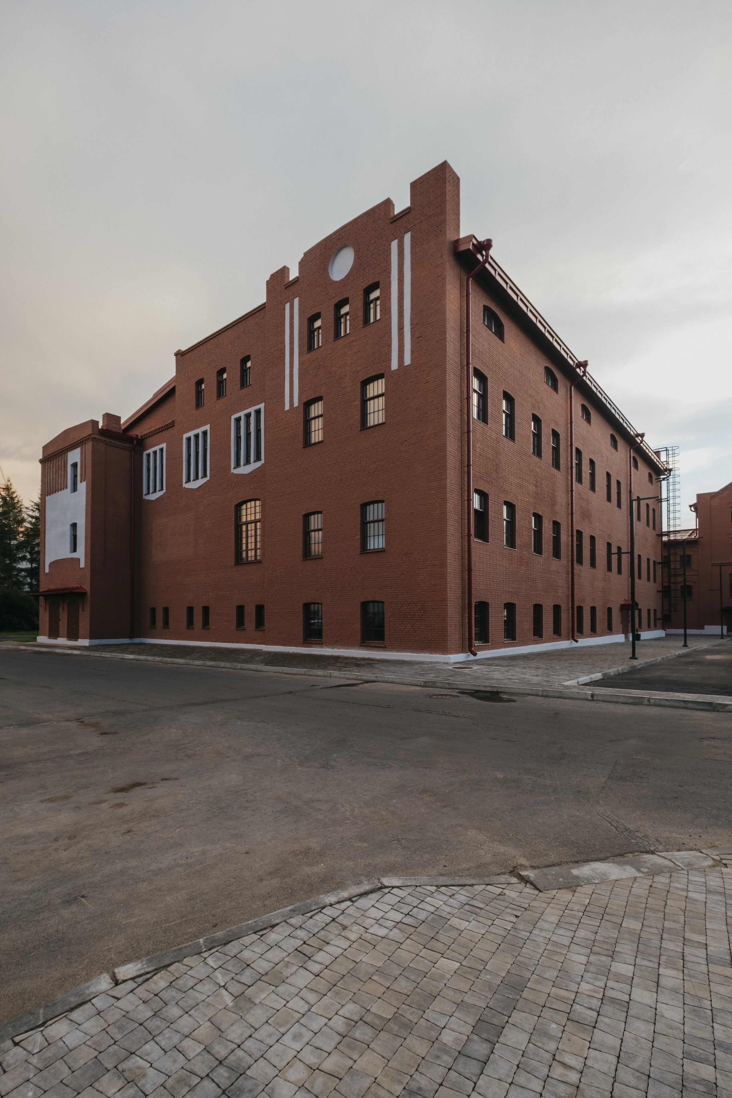 Пивоваренный завод после реставрации здания. Свадебный и репортажной фотограф Денис Ожигин в Краснодаре и Краснодарском крае