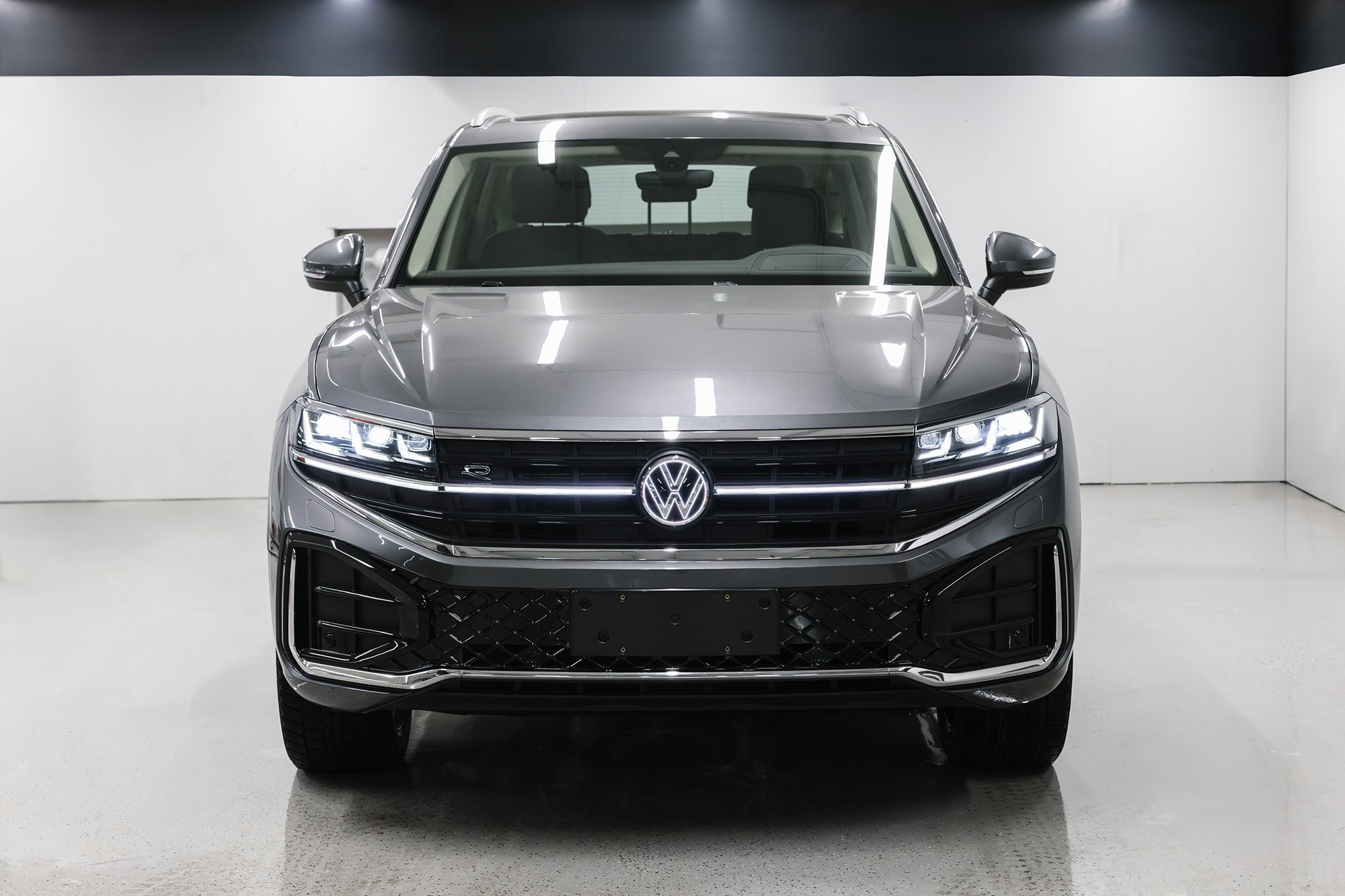 Volkswagen Touareg R-Line 2.0 TSI AT (265 л. с.). Автосалон «Х-Авто»