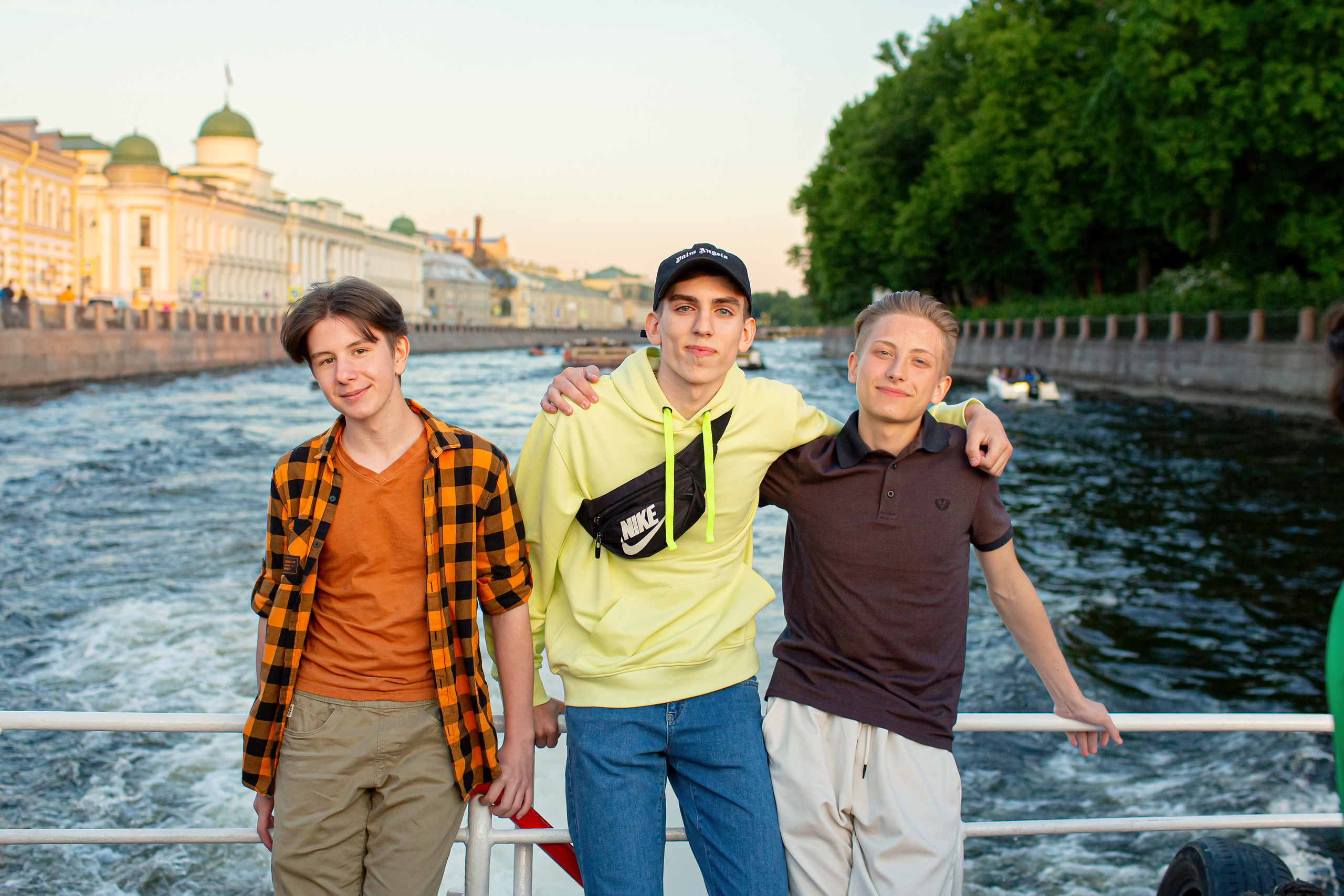 Выпускной на кораблике. 9 класс. Репортаж. Свадебный, семейный, детский фотограф в Санкт-Петербурге