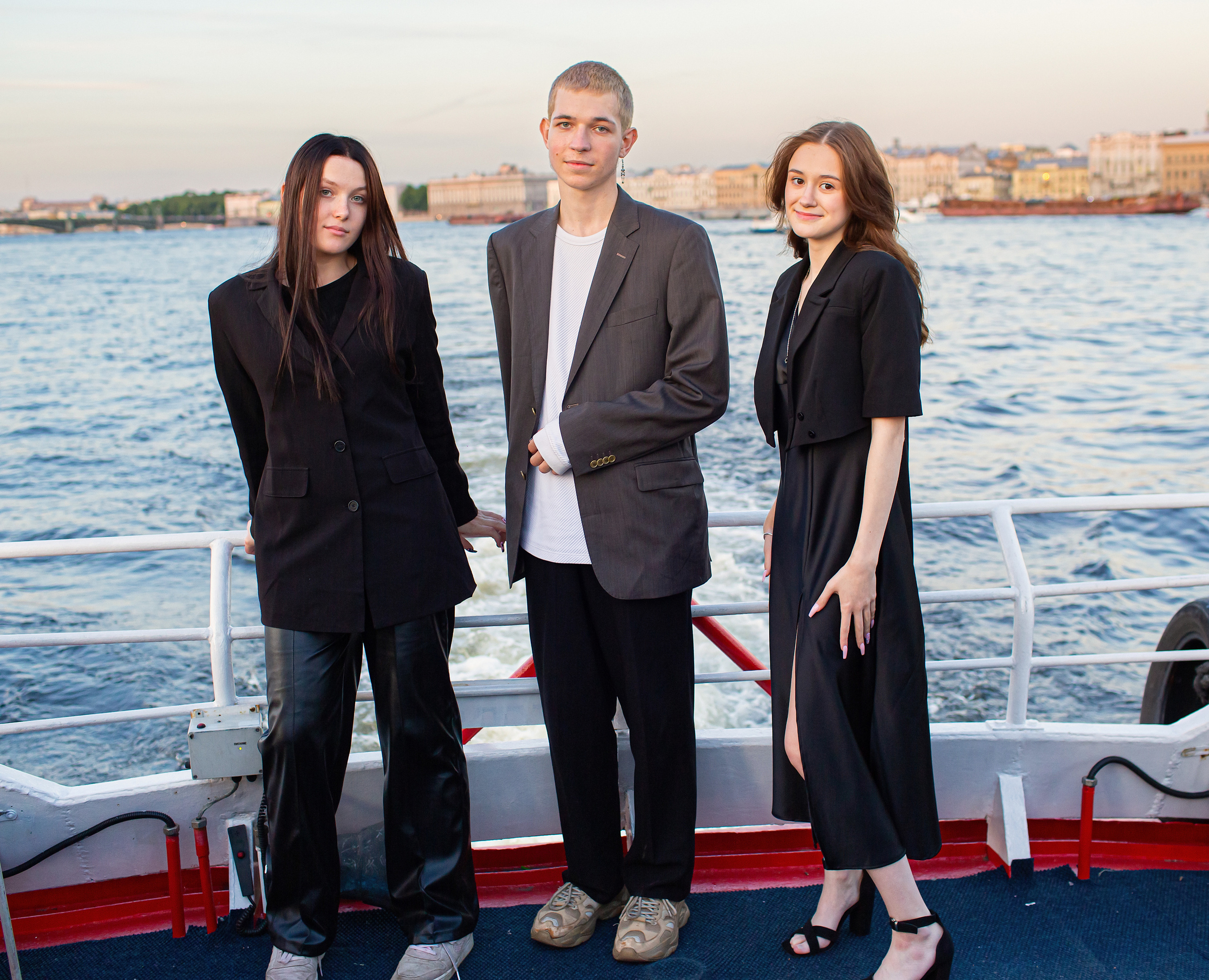 Выпускной на кораблике. 9 класс. Репортаж. Свадебный, семейный, детский фотограф в Санкт-Петербурге