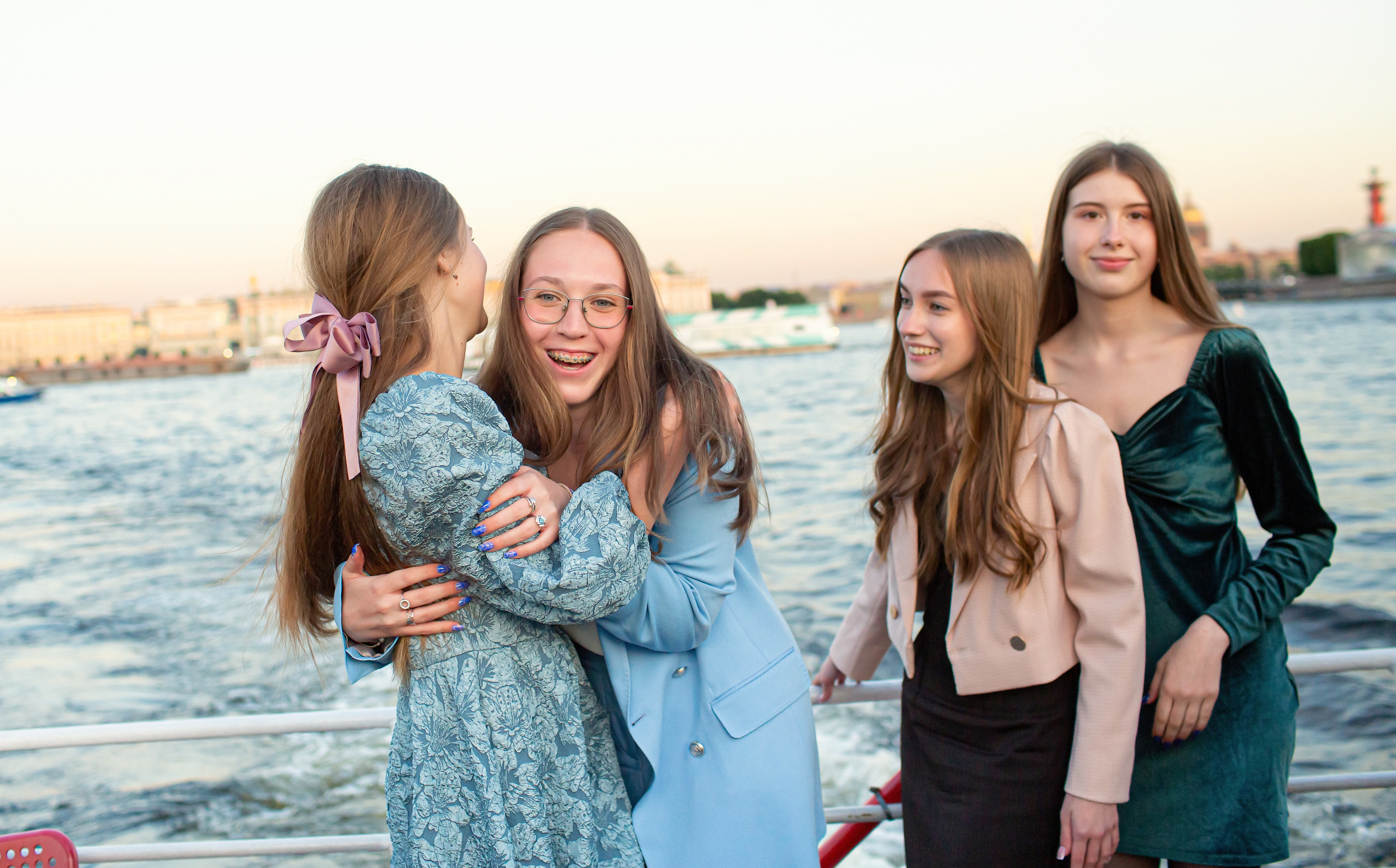 Выпускной на кораблике. 9 класс. Репортаж. Свадебный, семейный, детский фотограф в Санкт-Петербурге