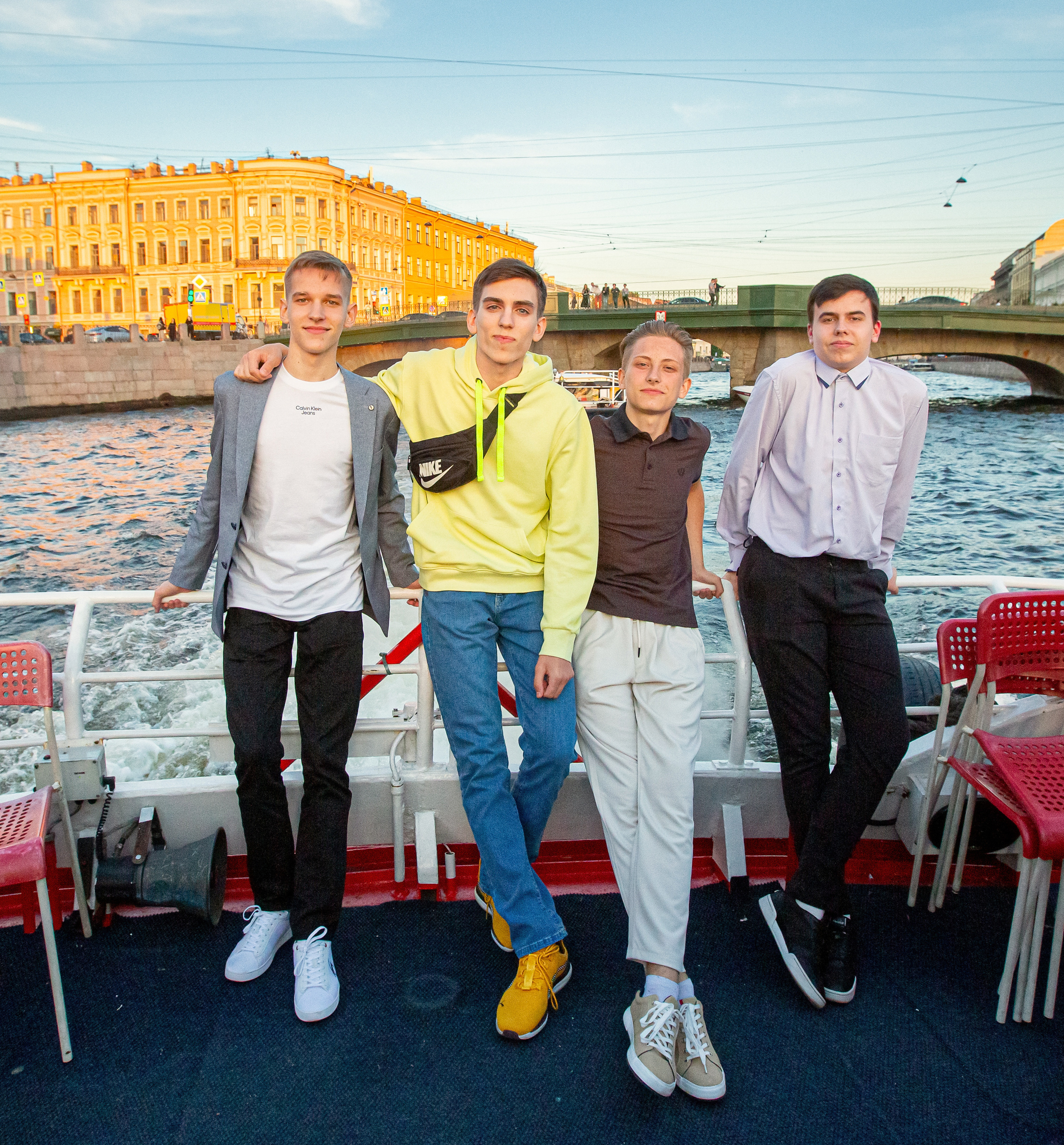 Выпускной на кораблике. 9 класс. Репортаж. Свадебный, семейный, детский фотограф в Санкт-Петербурге