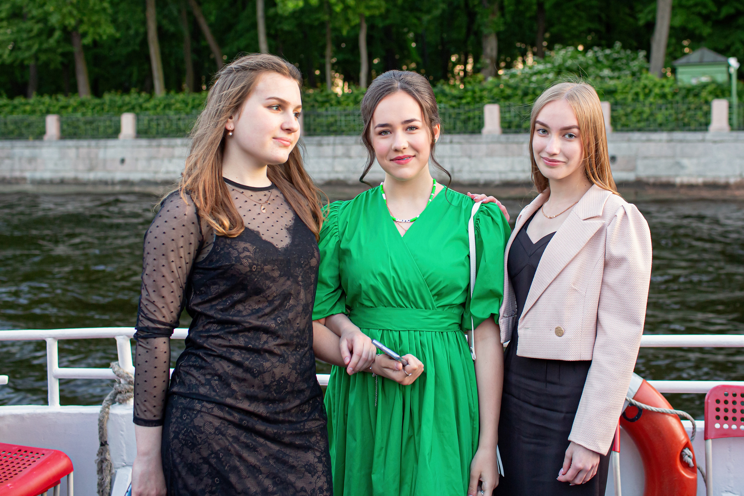 Выпускной на кораблике. 9 класс. Репортаж. Свадебный, семейный, детский фотограф в Санкт-Петербурге