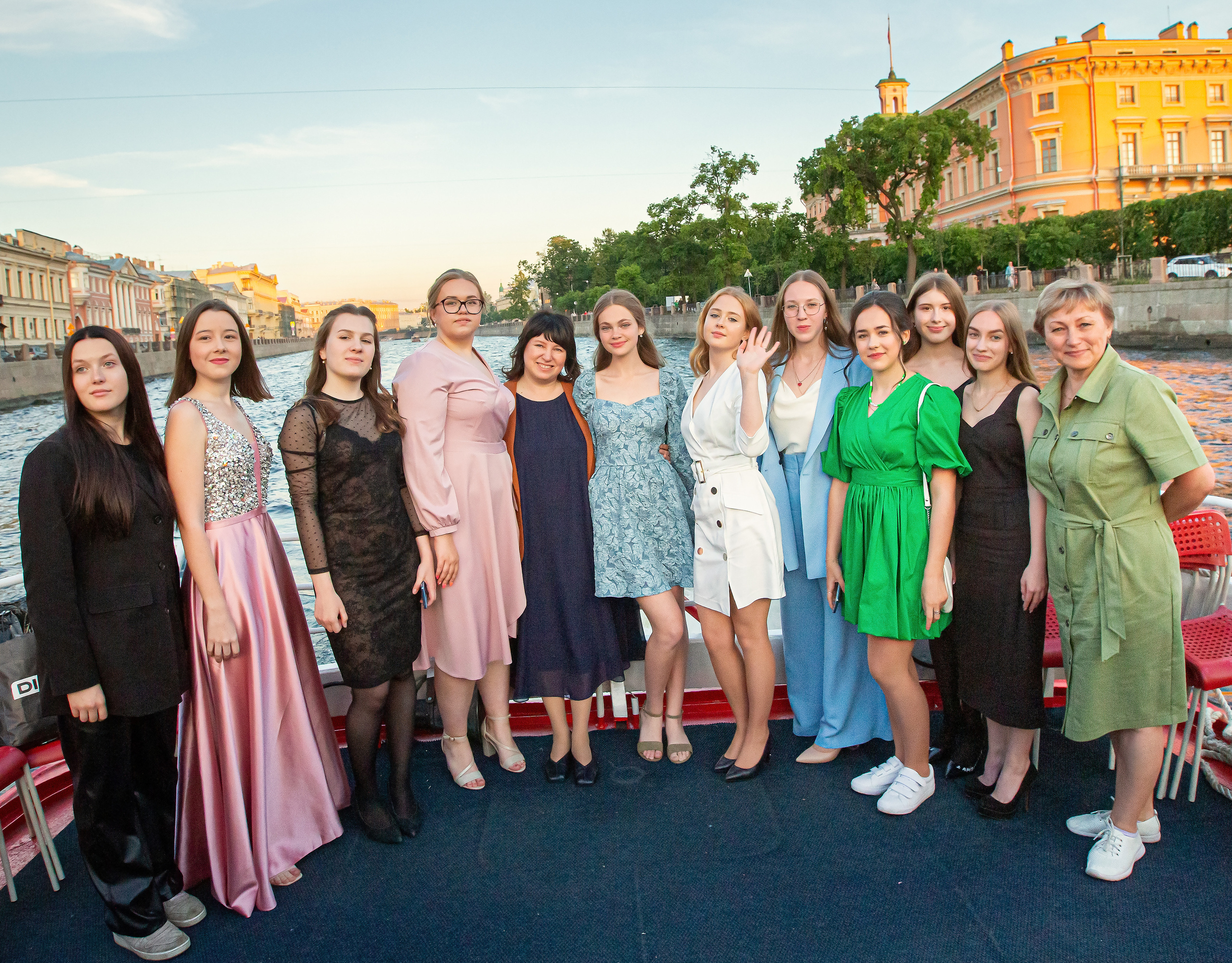 Выпускной на кораблике. 9 класс. Репортаж. Свадебный, семейный, детский фотограф в Санкт-Петербурге