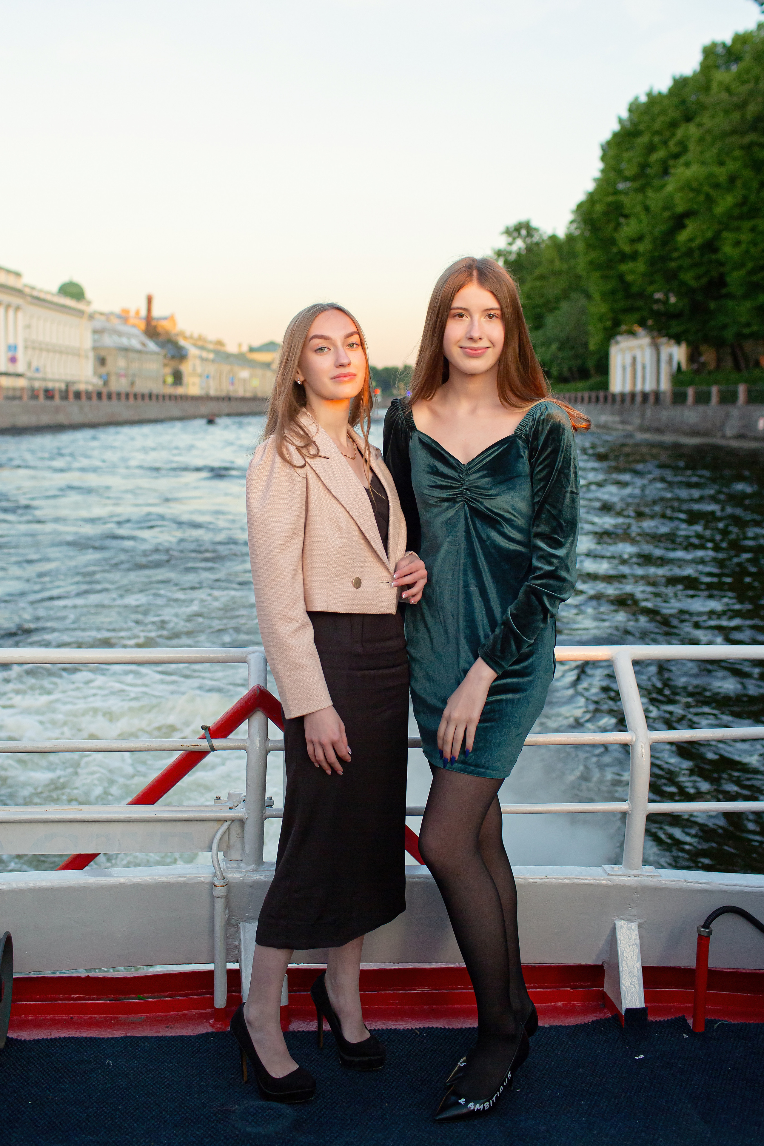 Выпускной на кораблике. 9 класс. Репортаж. Свадебный, семейный, детский фотограф в Санкт-Петербурге