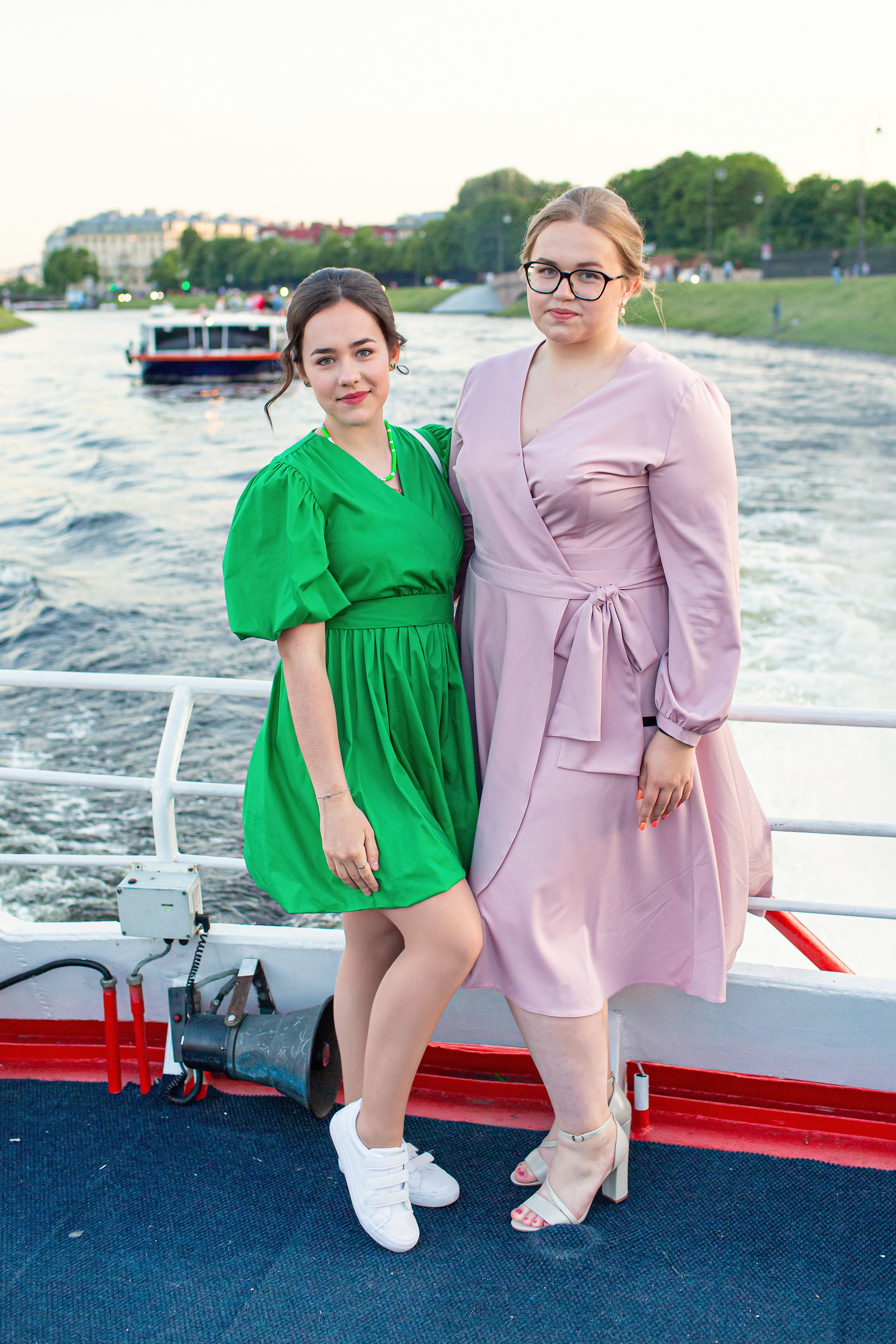 Выпускной на кораблике. 9 класс. Репортаж. Свадебный, семейный, детский фотограф в Санкт-Петербурге