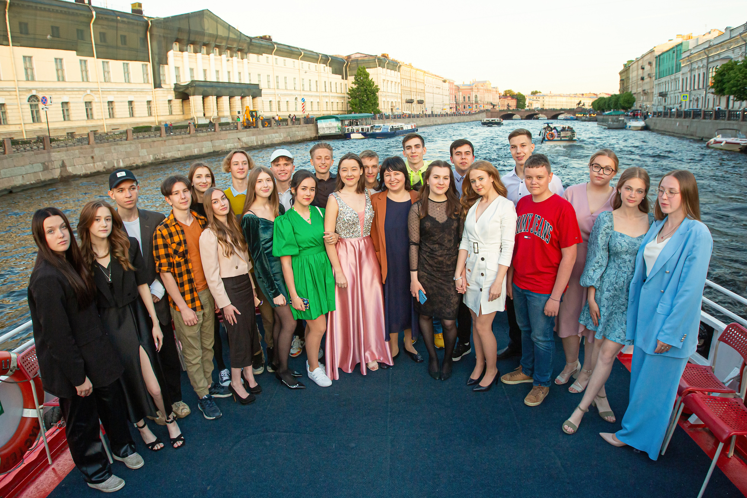 Выпускной на кораблике. 9 класс. Репортаж. Свадебный, семейный, детский фотограф в Санкт-Петербурге