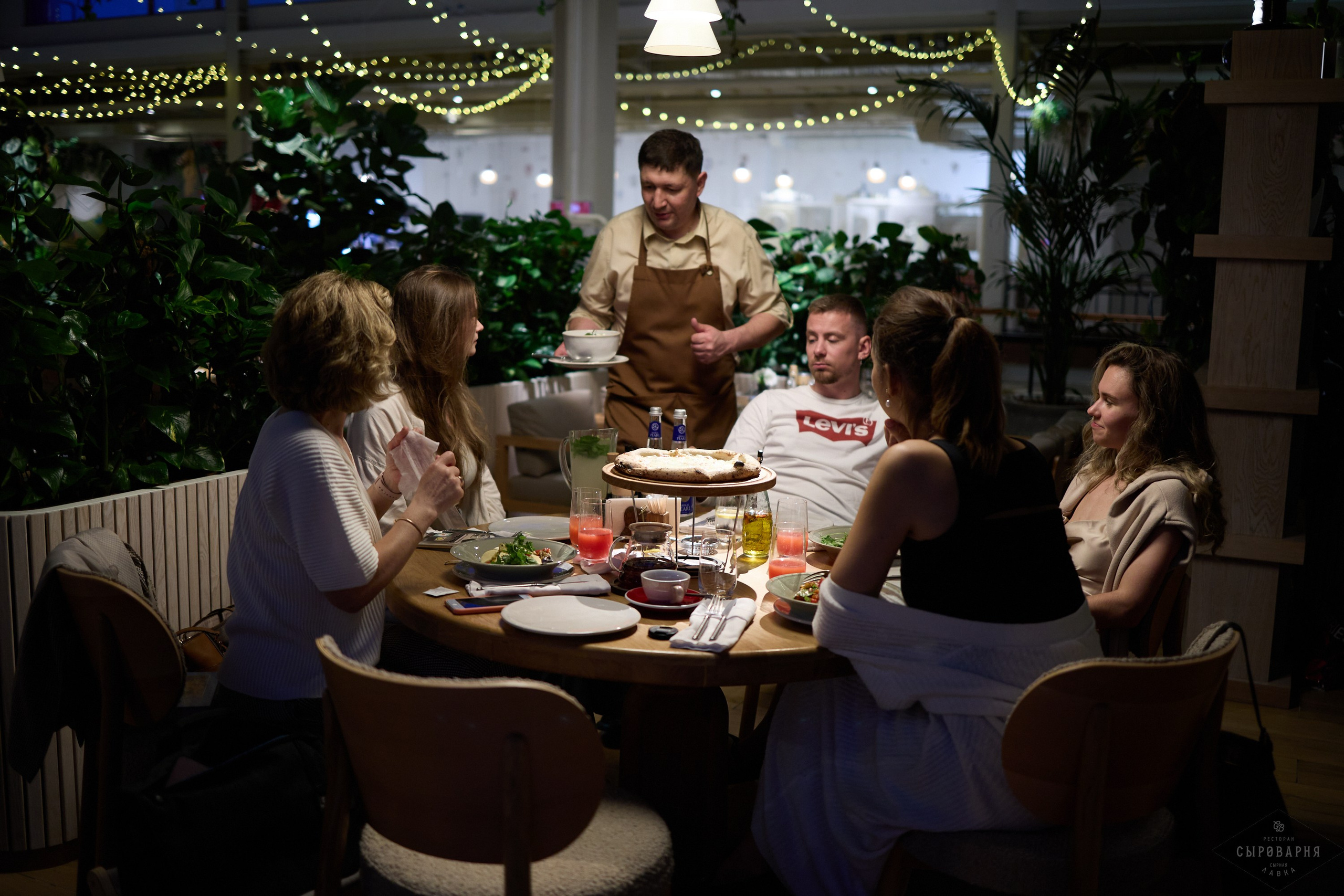 День рождения Алены в Сыроварне. Фотографъ Сергѣевъ. Поймать мгновеніе