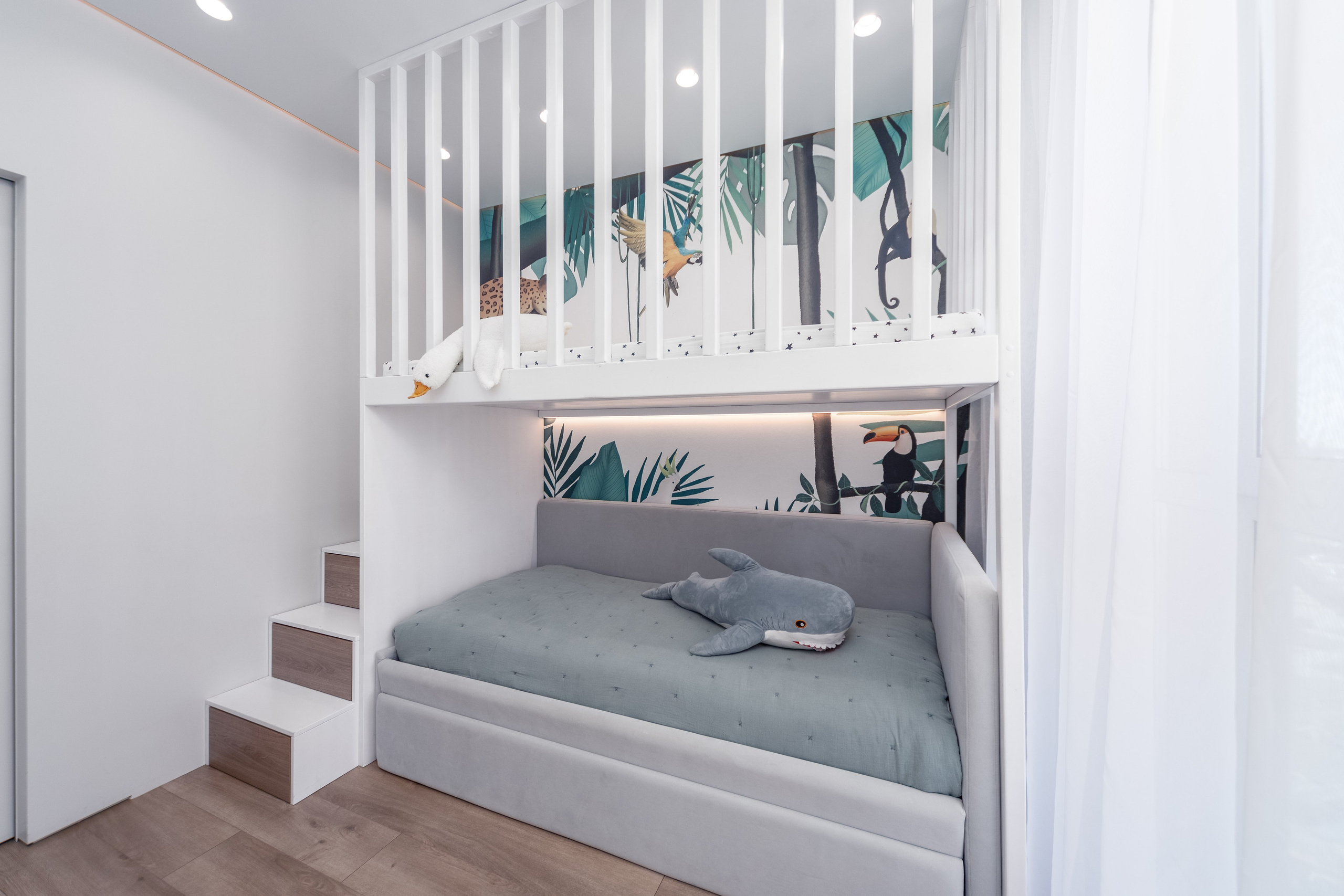 Фото интерьера детской с двухъярусной детской кроватью