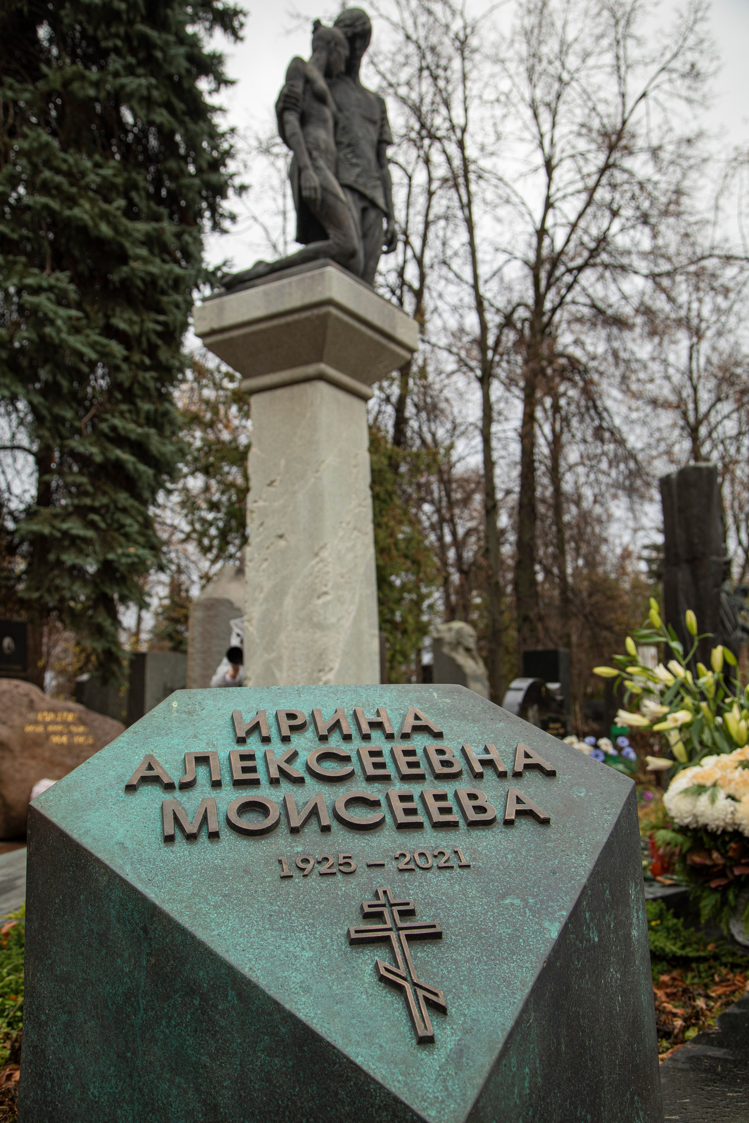 Осенняя прогулка по Новодевичьему кладбищу. Фотограф Сергей Ловкий