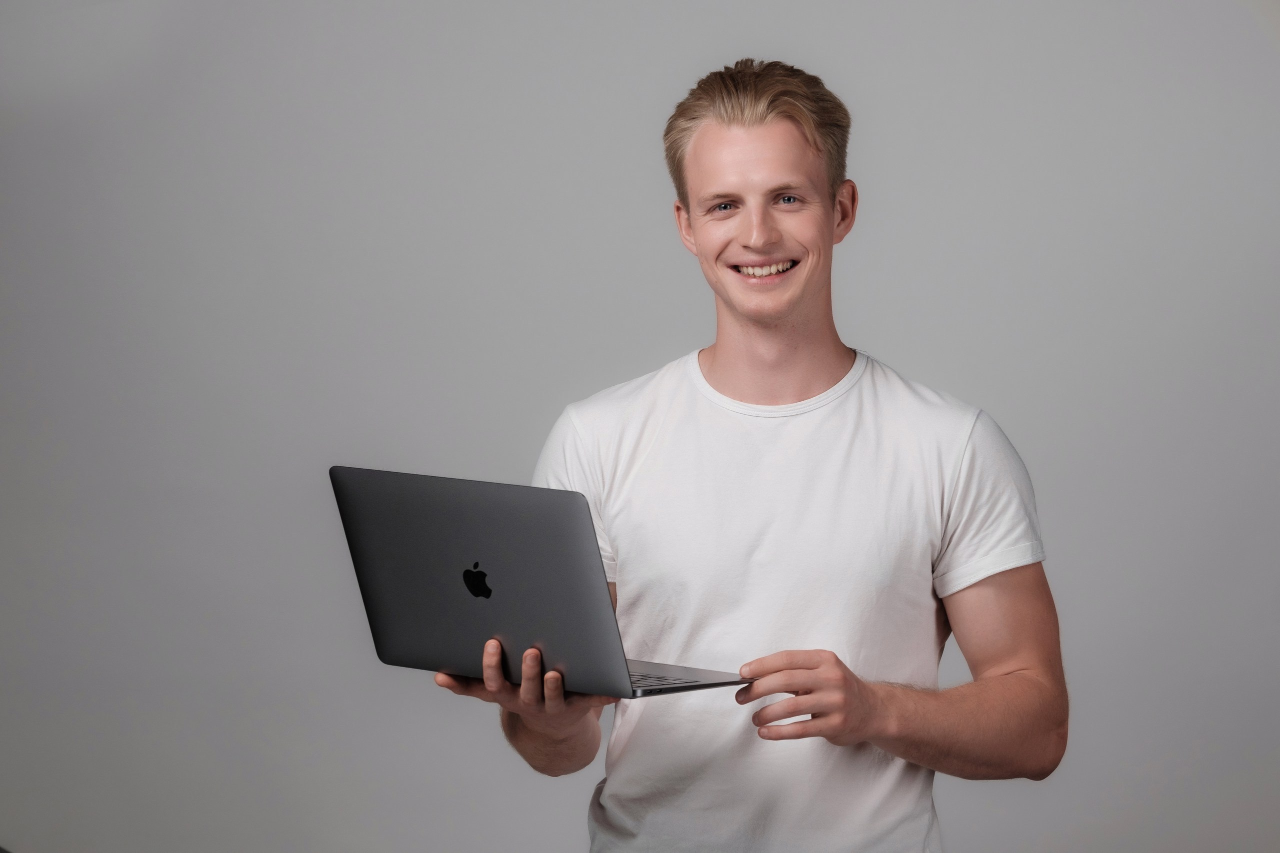 SaintPack, фуллфилмент. Интерьерный фотограф и видеограф в Санкт-Петербурге Вадим Балбашевский