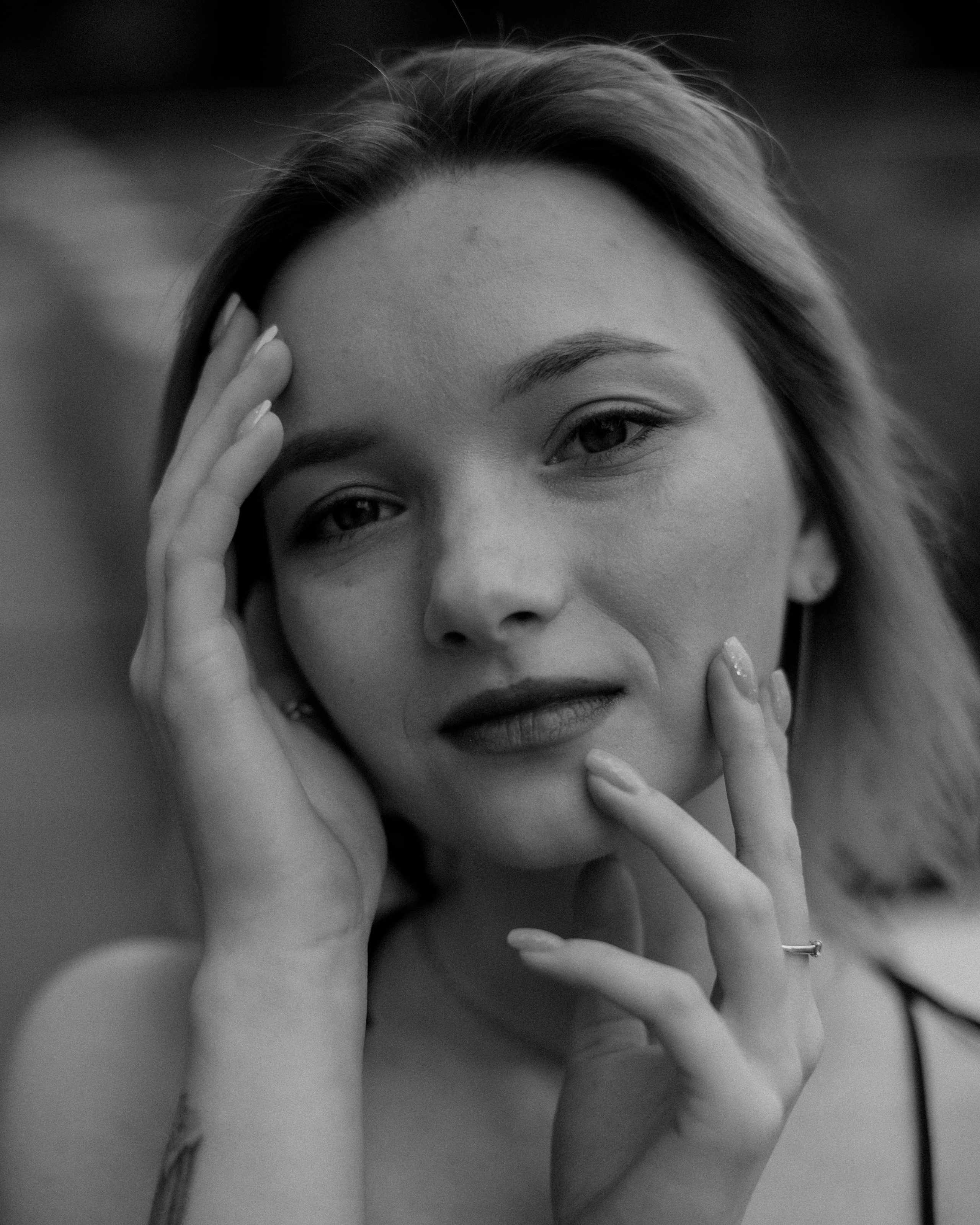 Аня. Женский фотограф. Создатель украшений ручной работы. Модель