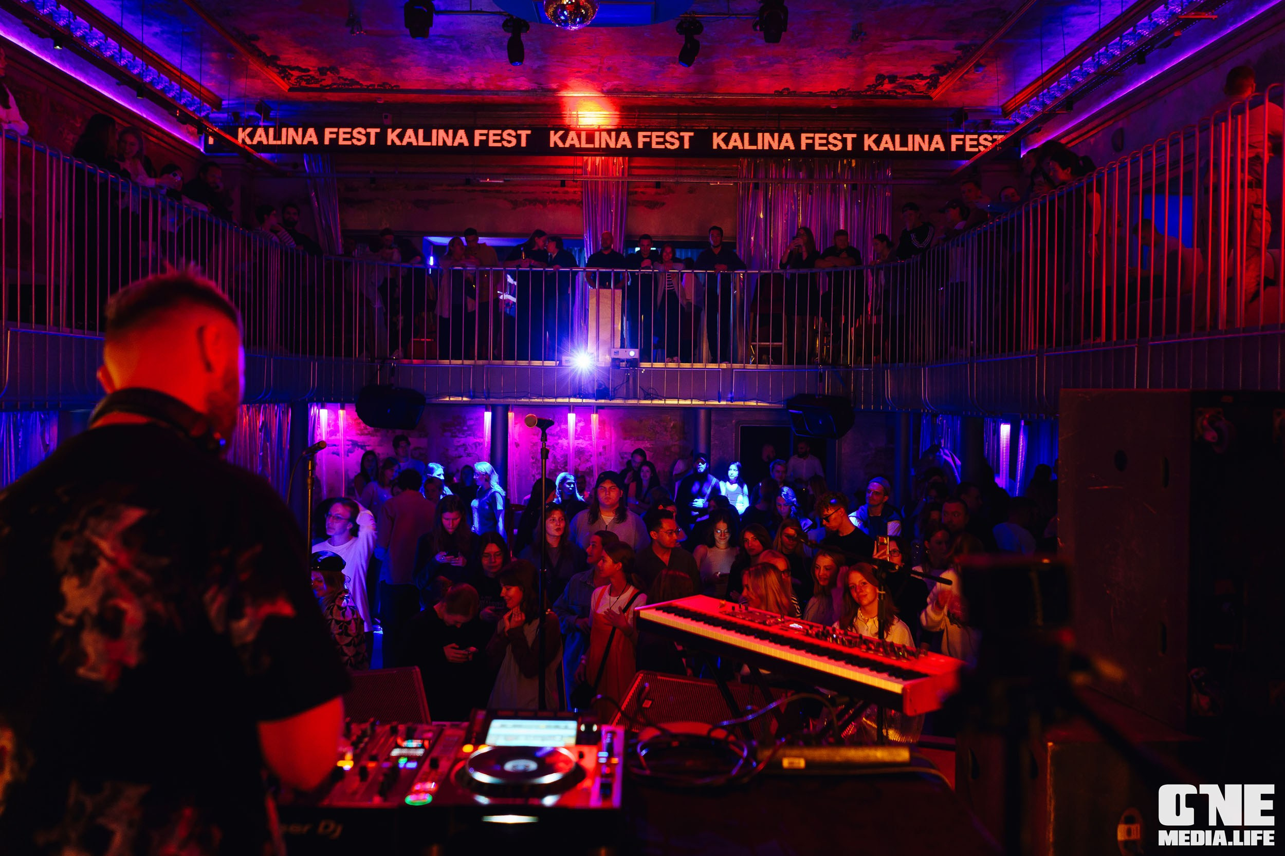Фоторепортаж из клуба UNIVERSAL. One Media Life: фоторепортажи, фотоотчеты с мероприятий и заведений