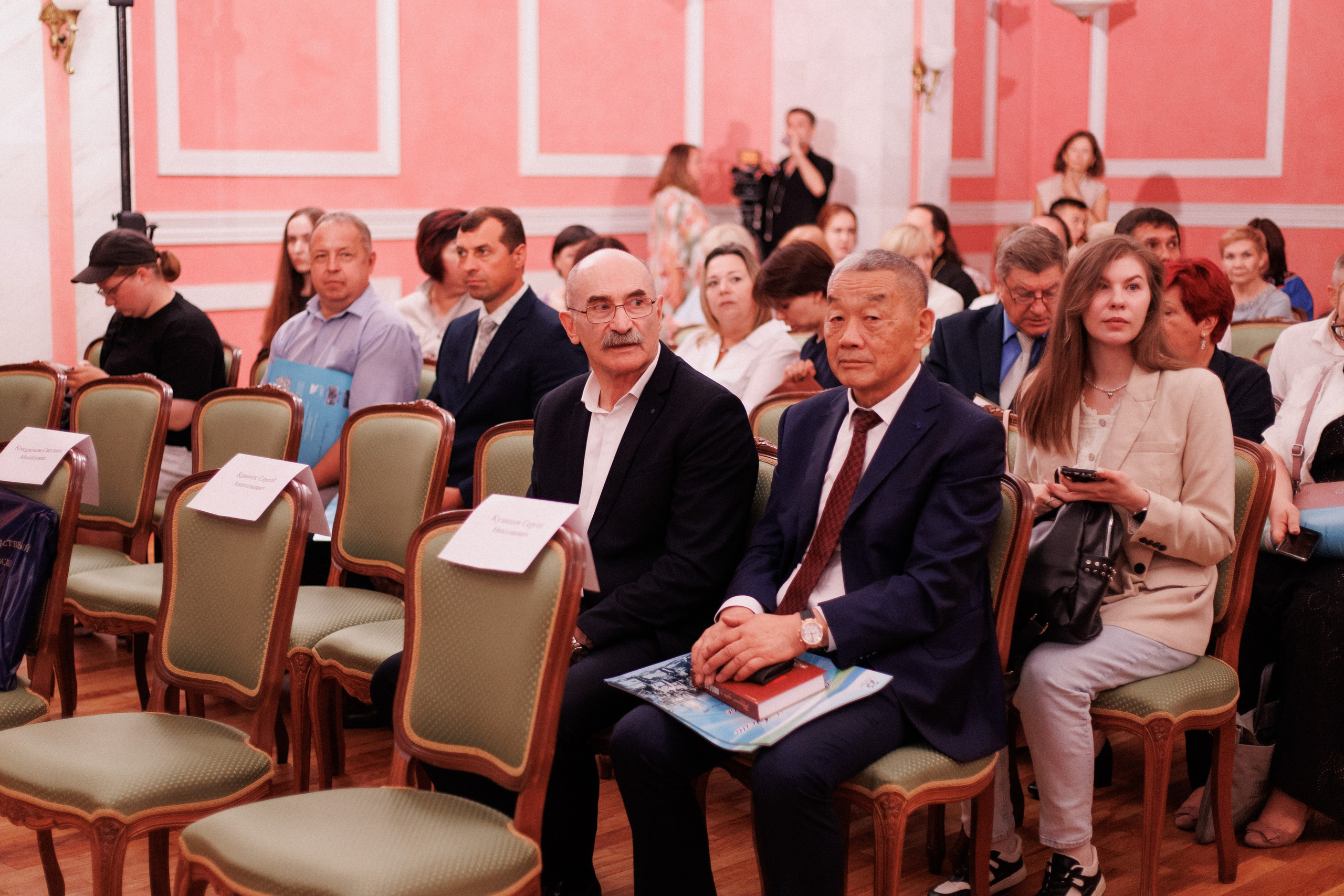 ПРЕЗЕНТАЦИЯ КНИГИ — 80 ЛЕТ ПОБЕДЫ. СВОИ. ФОТООТЧЕТЫ-СОБЫТИЯ-МЕСТА