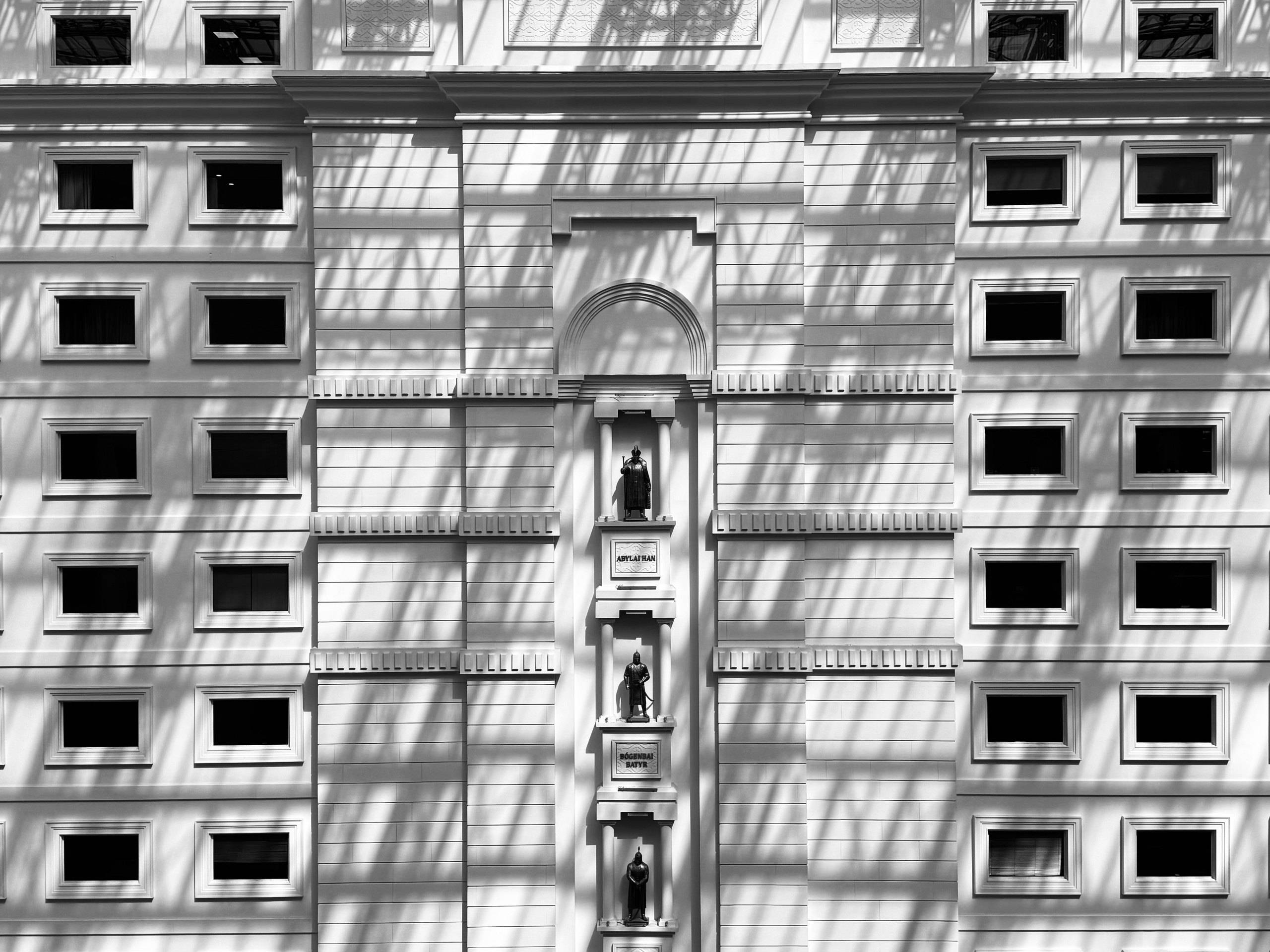 Фотографии Тиграна Худавердяна