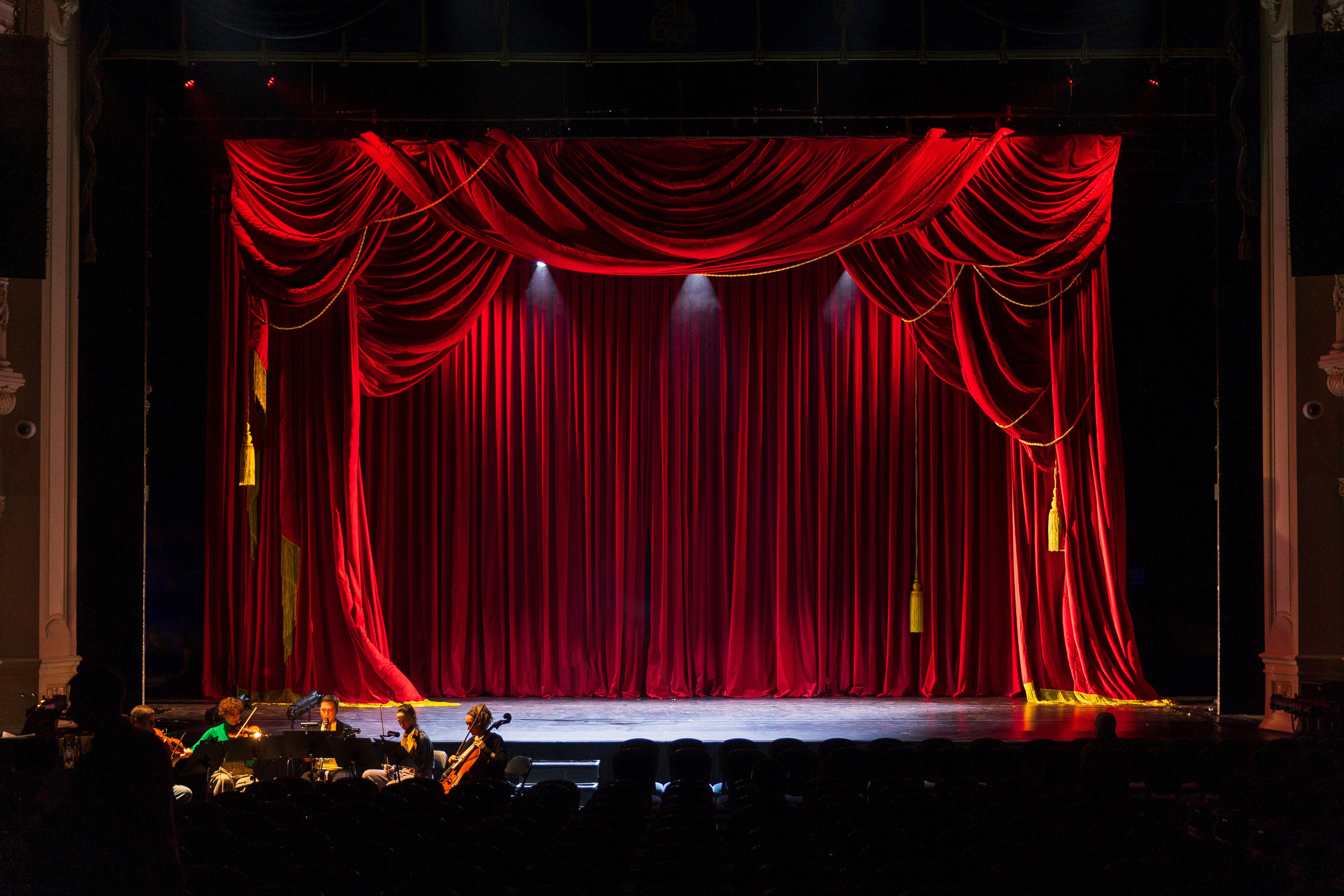 Мягкие декорации для спектакля «Две Анны» | БДТ им. Товстоногова. История занавеса. Превращаем идею в технологию