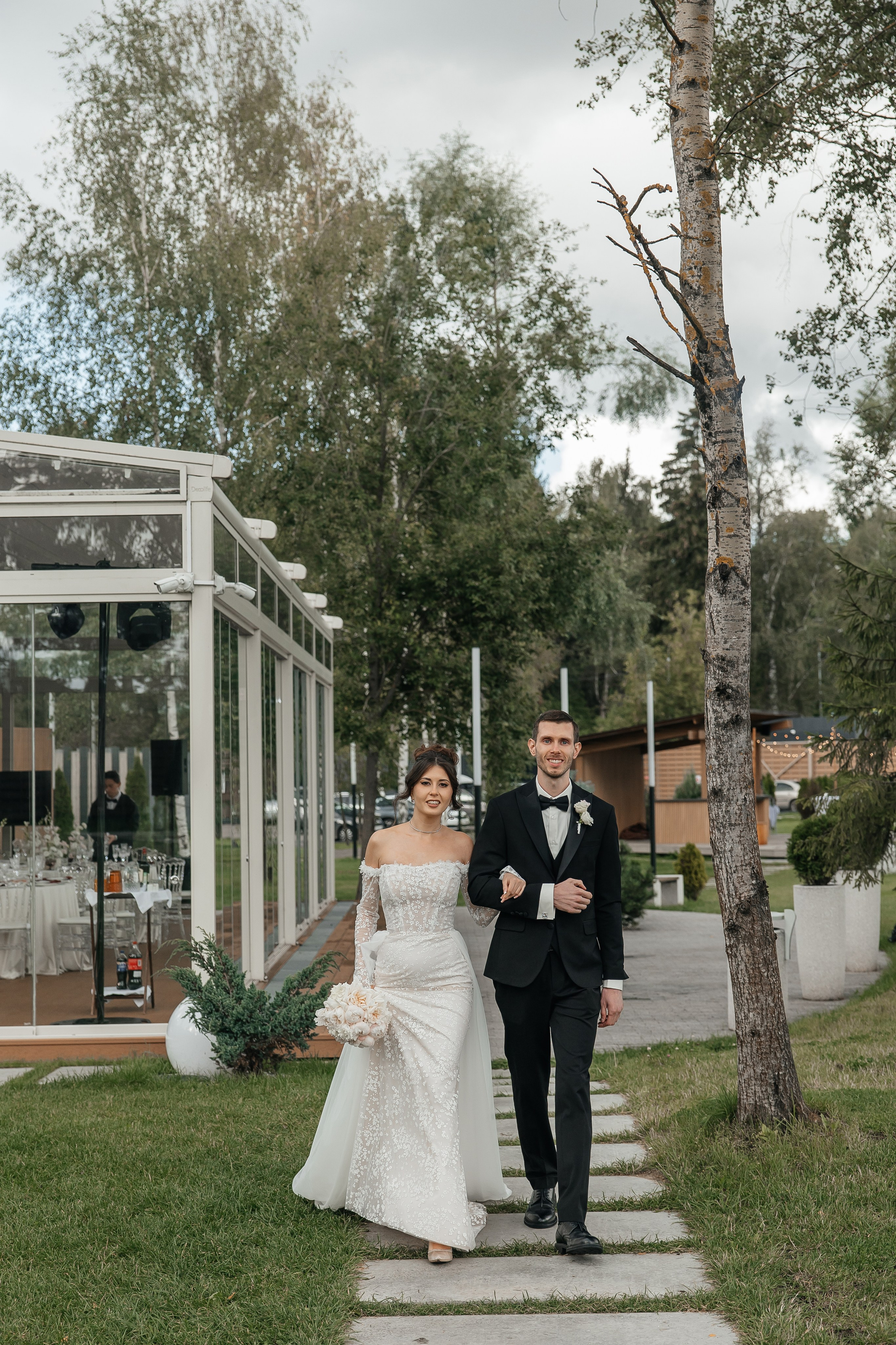 Свадьба на площадке THE SUN LAKE VERANDA на озере Сенеж Солнечногорск