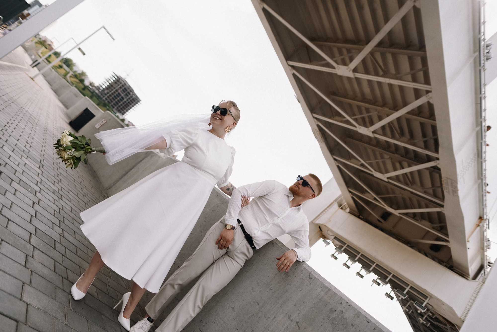 Свадебный фотограф в Тюмени — Фотосессия Павла и Марии на Набережной. Портретный фотограф Тюмень Дарья Мустафина