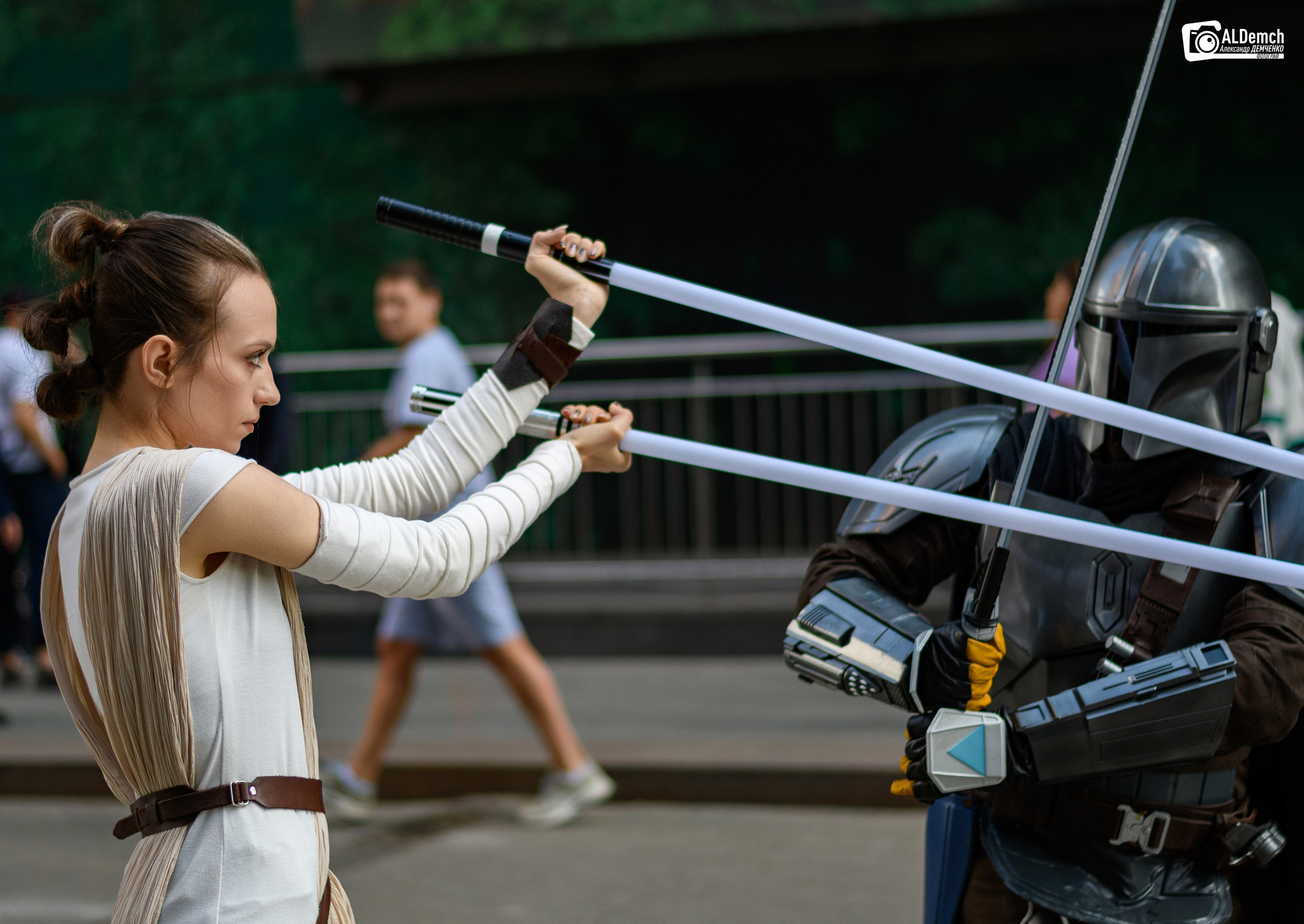 Рей против Мандалорца по звёздным войнам косплей фотосессия