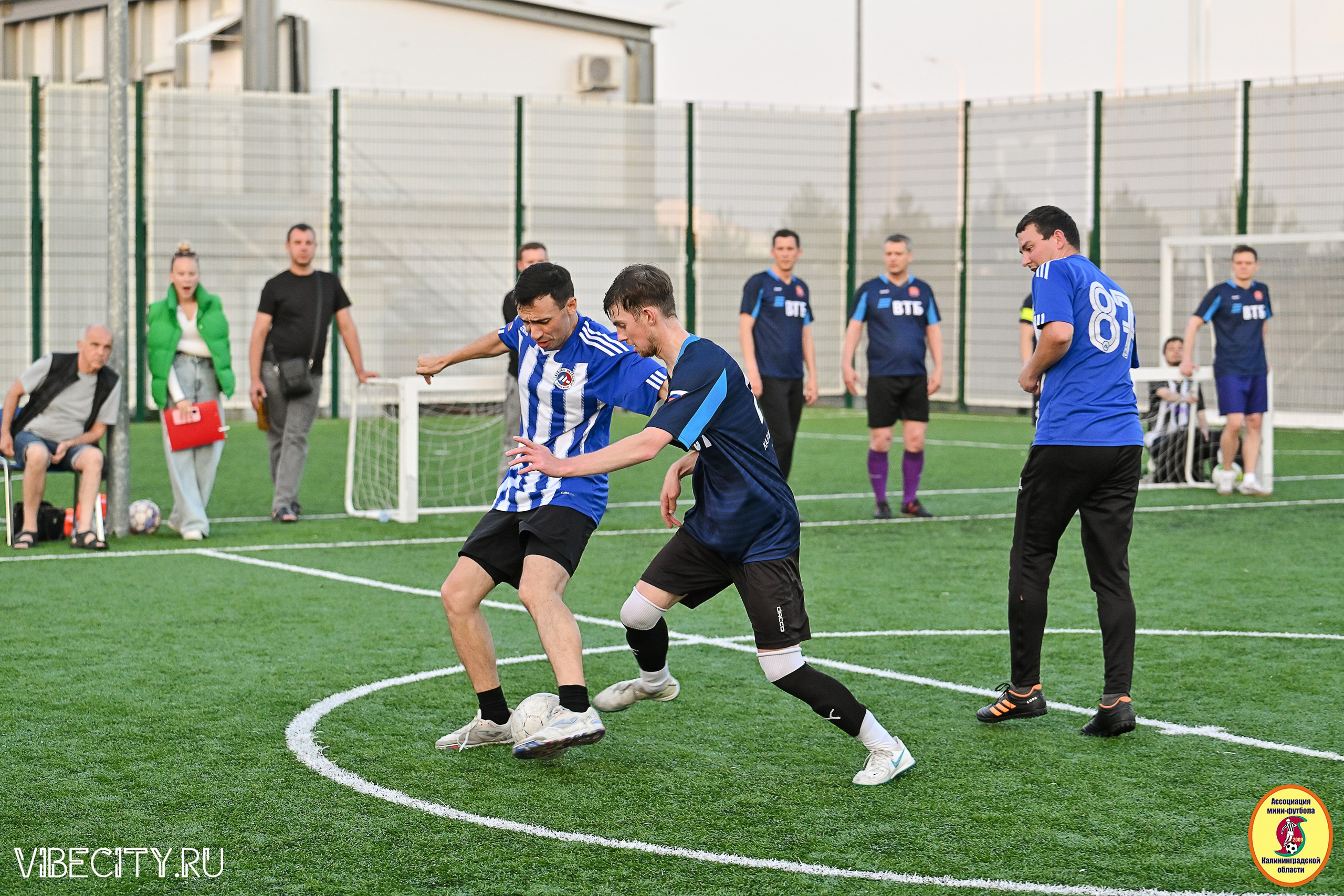 ИГРЫ МИНИ-ФУТБОЛЬНОЙ И КОРПОРАТИВНОЙ ЛИГИ. VIBECITY.RU Вайб Сити Ру Фоторепортажи Фотоотчеты Калининград