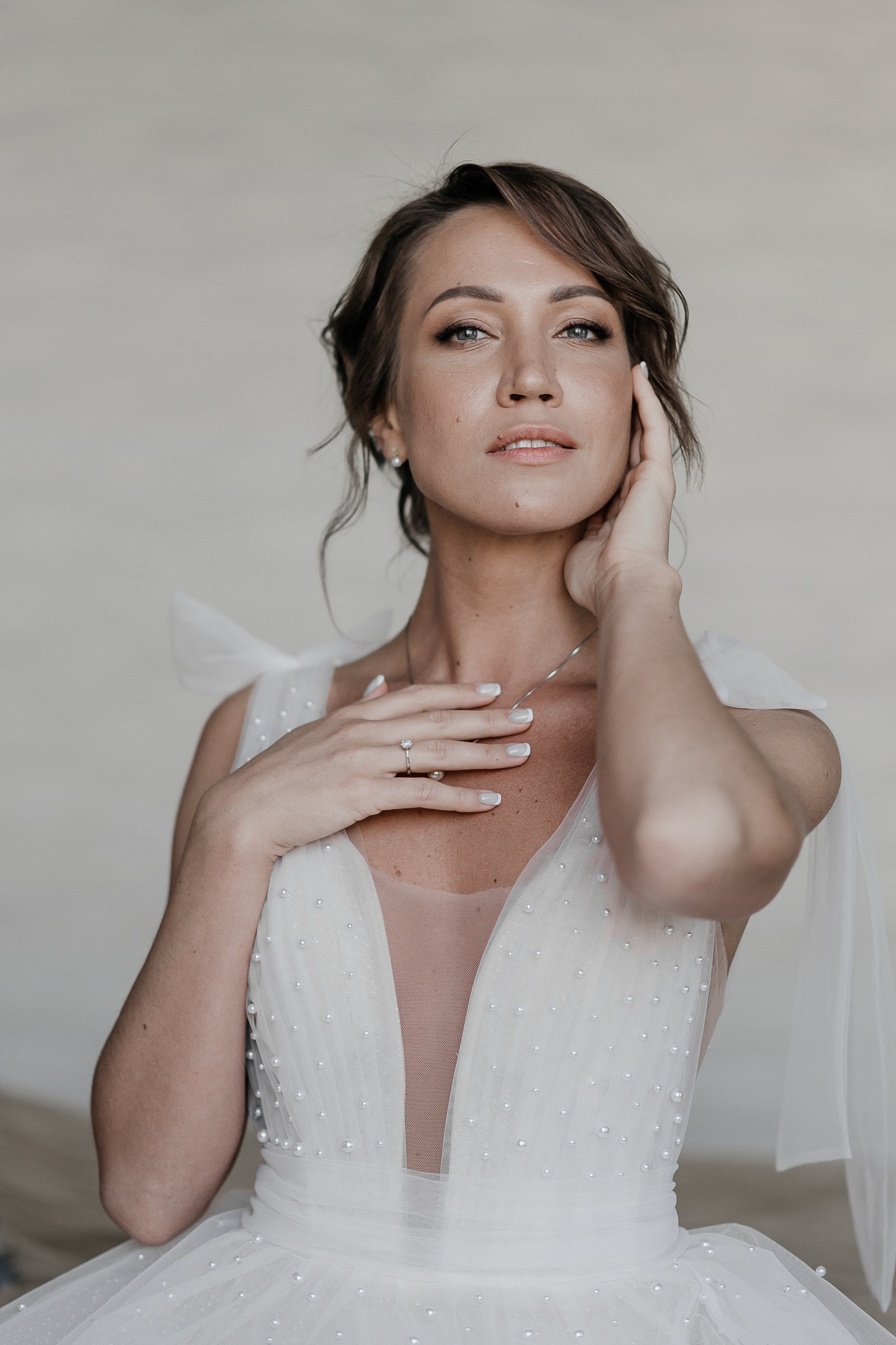 Классический портрет невесты в отеле