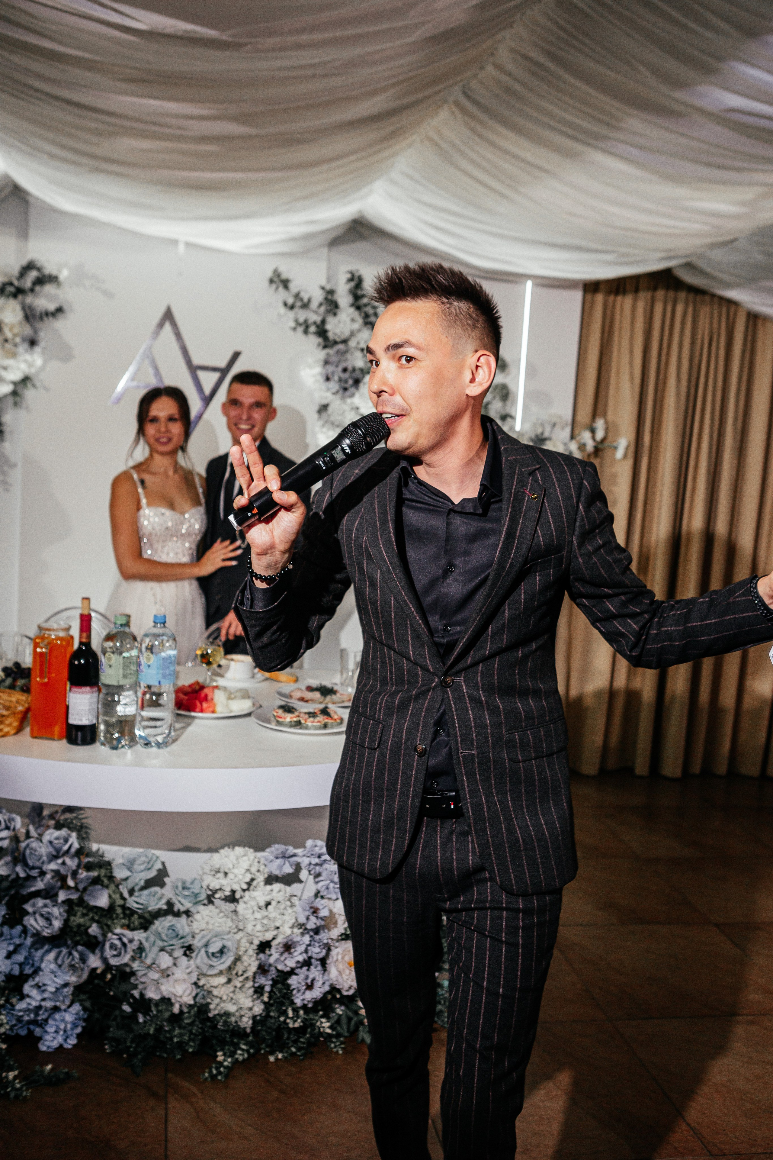 Ведущий мероприятий Артем Банников