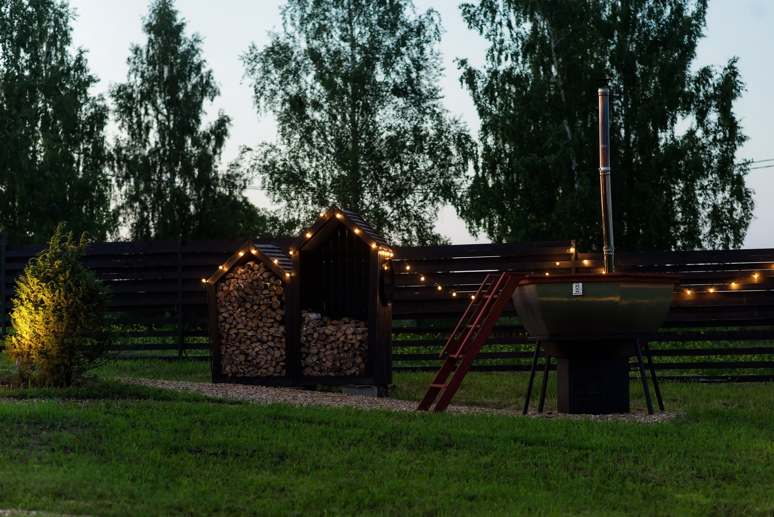 Глэмпинг. Аренда дома для отдыха в Брянске. Банный чан, зона BBQ. Дом на озере в Брянске. Отдых Брянск