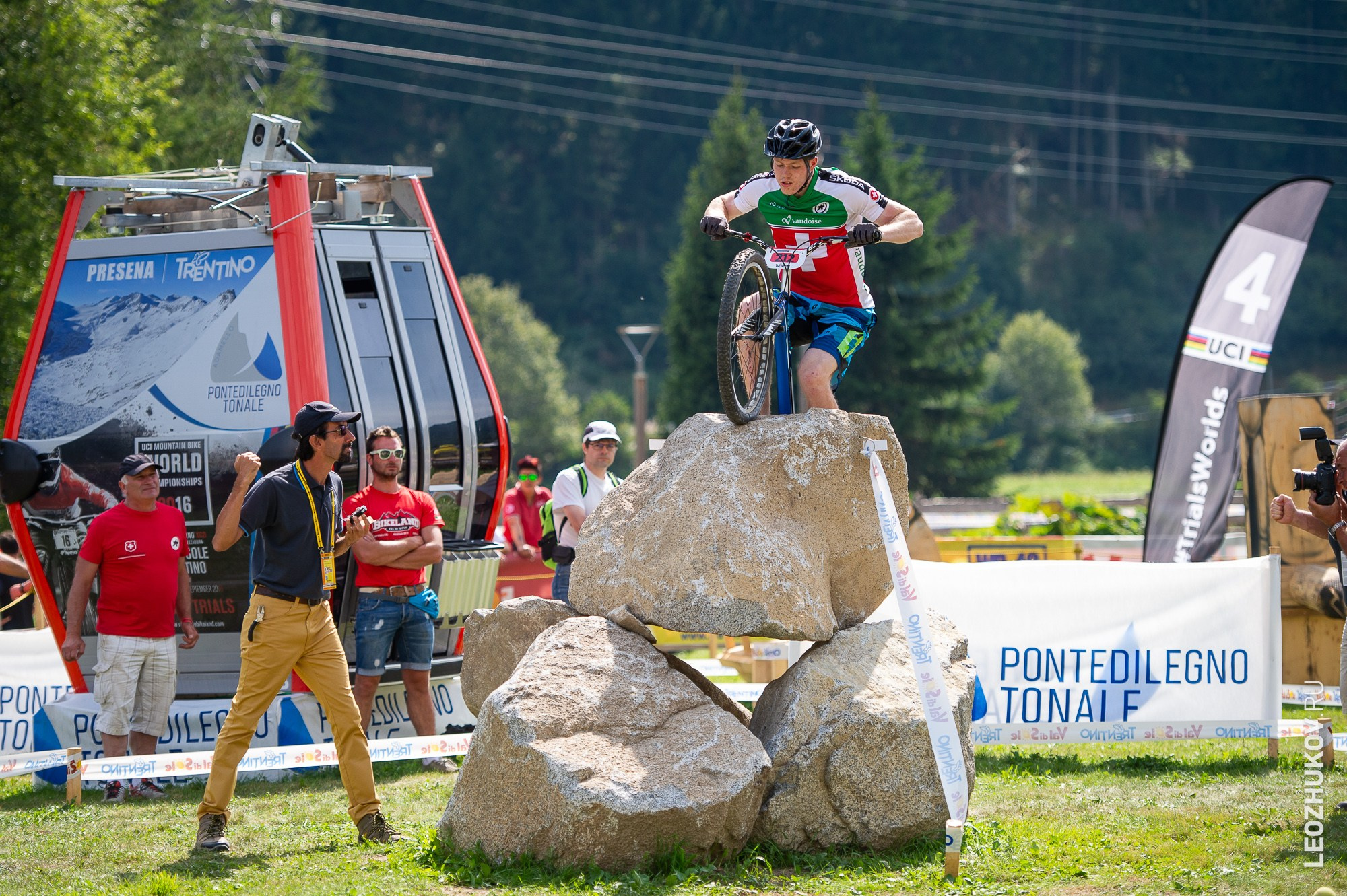 UCI Trials World Championships 2016 — finals. Sports photographer Leonid Zhukov