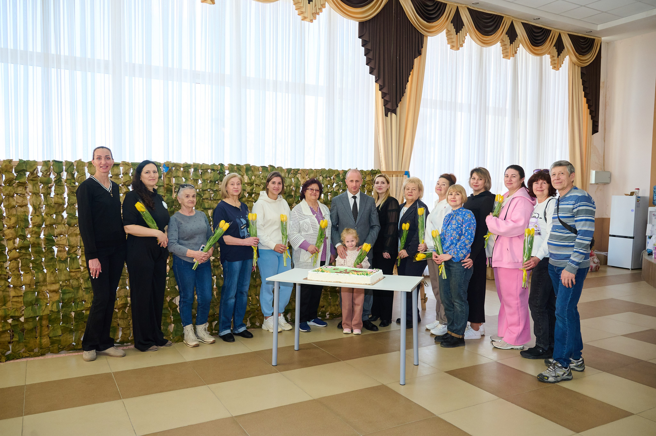 Поздравления девочкам Кабардинки от Главы округа Кялова Г.Е. Жизнь курорта Кабардинка в фотографиях