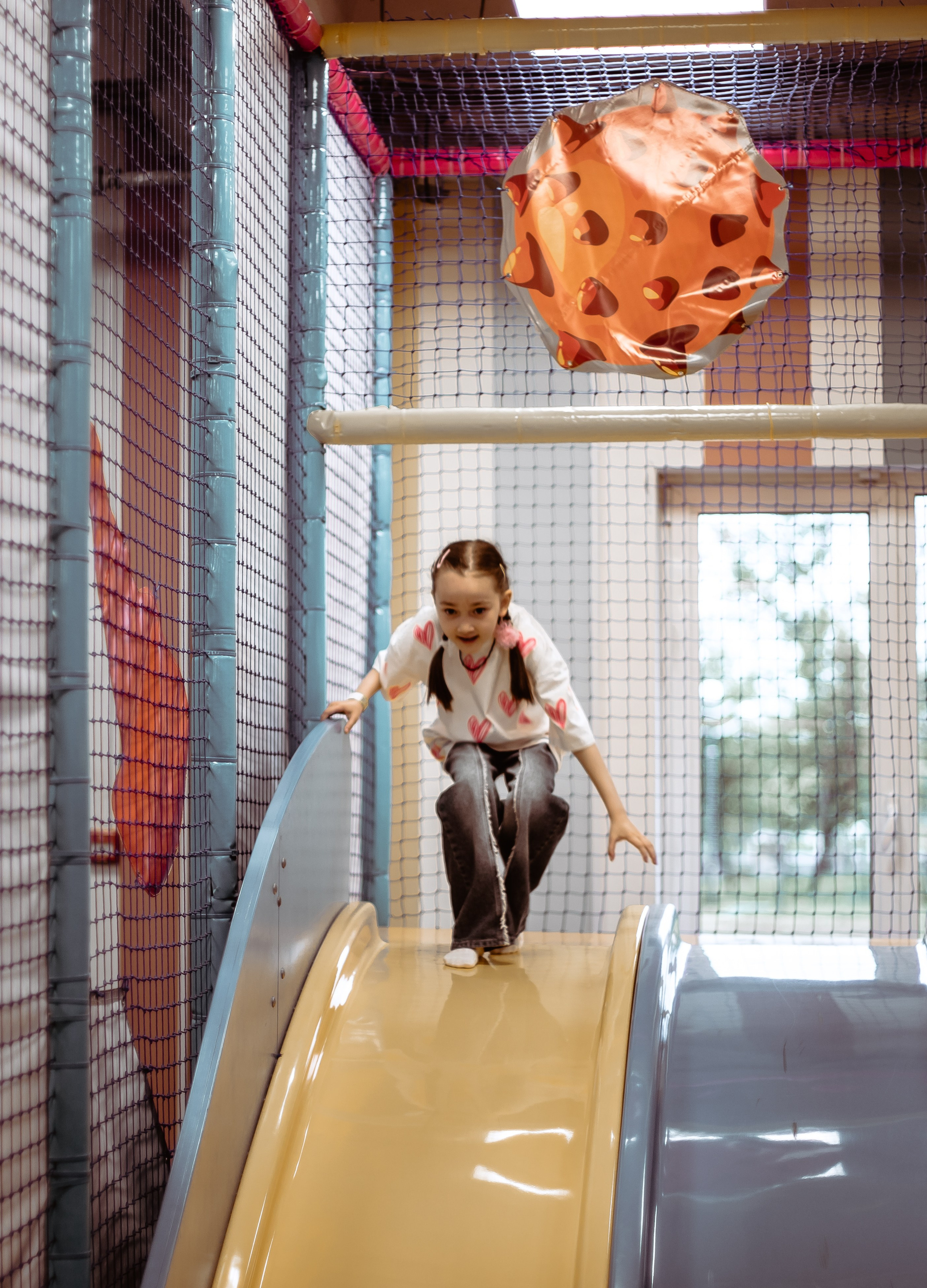 Мадина в цветущем парке. Семейный и детский фотограф в Хабаровске Алевтина Проскурякова