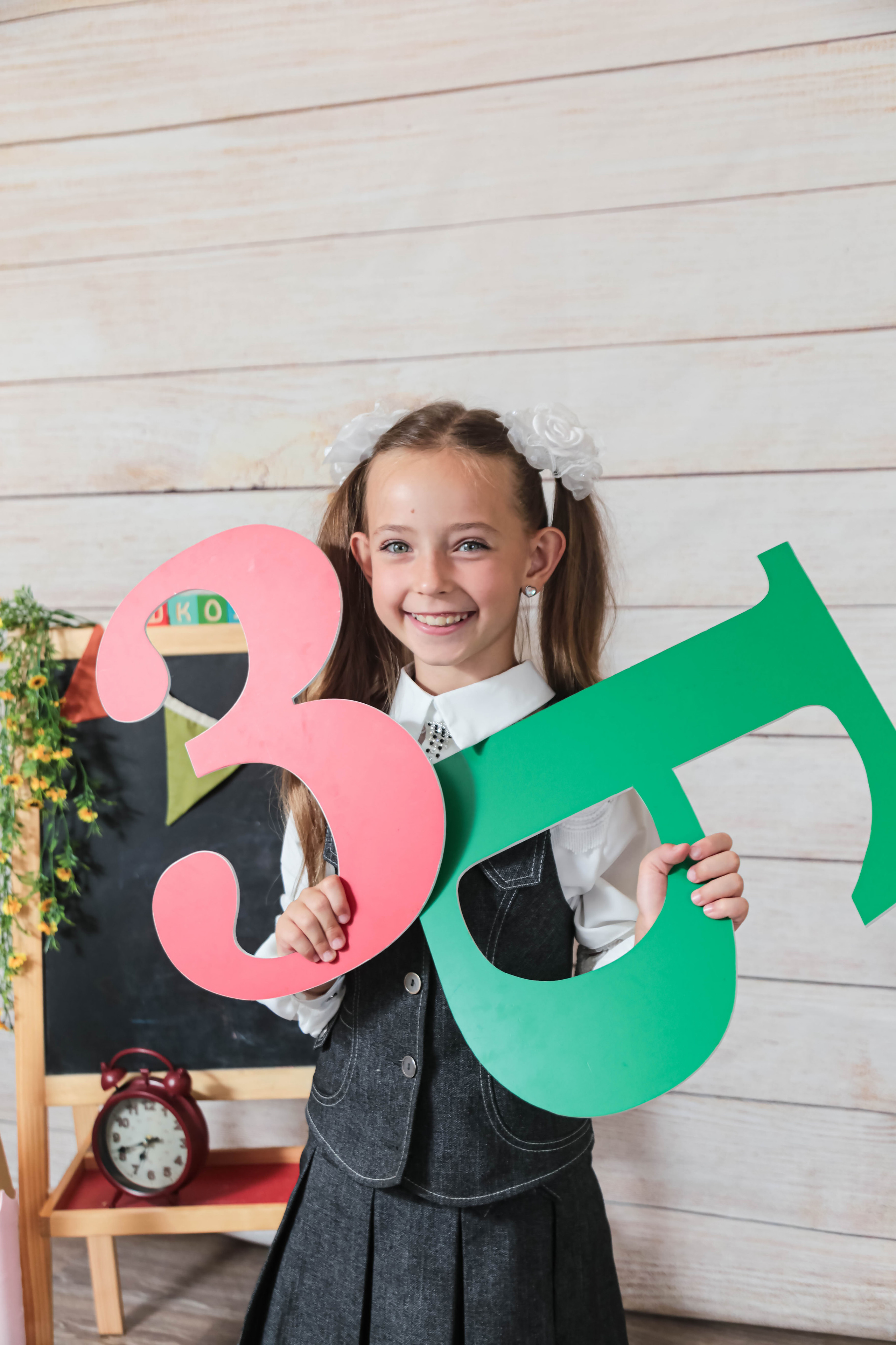 «Здравствуй школа». «ФотоЛерия» ФОТОГРАФ ВЫПУСКНЫЕ АЛЬБОМЫ