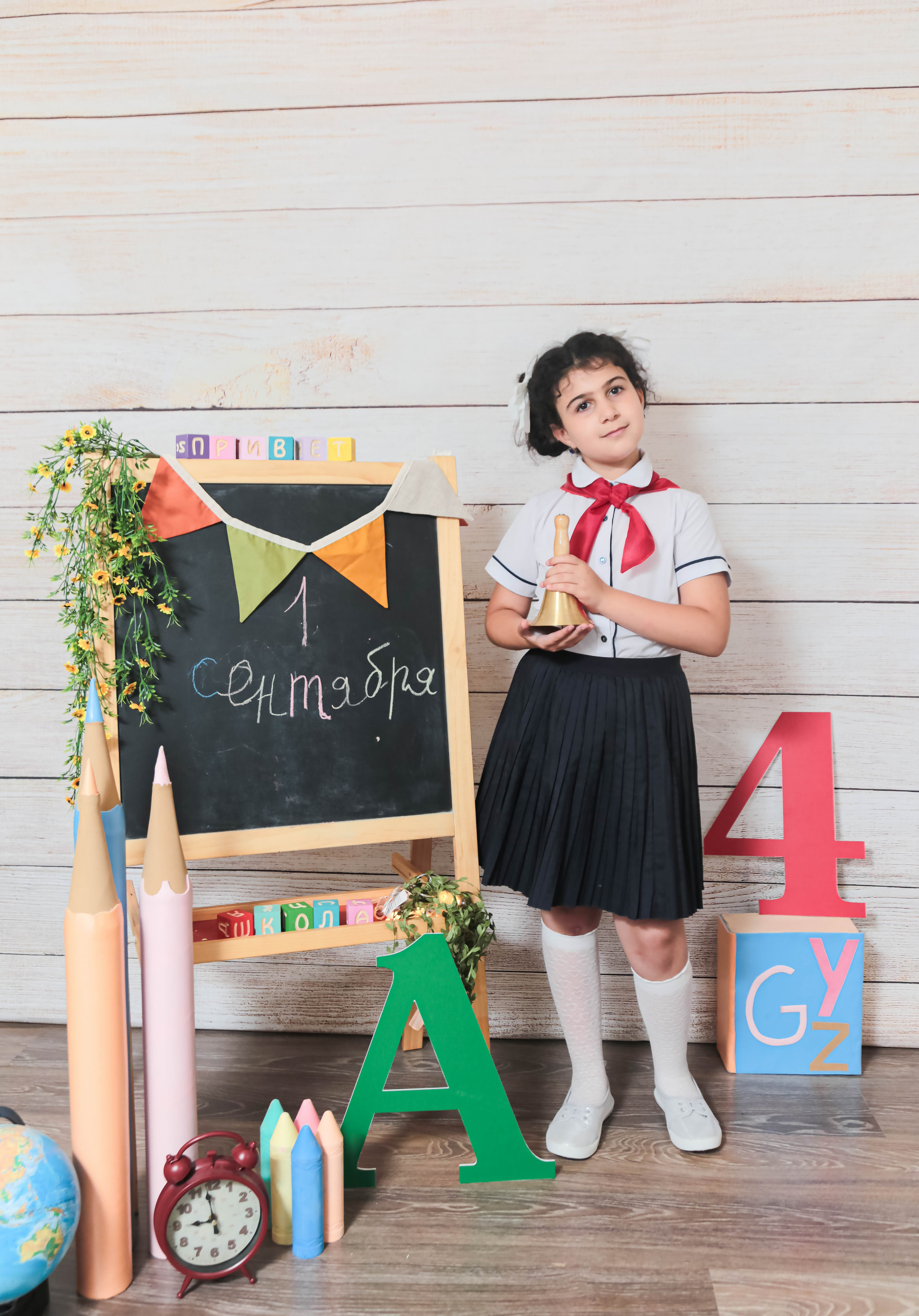 «Здравствуй школа». «ФотоЛерия» ФОТОГРАФ ВЫПУСКНЫЕ АЛЬБОМЫ