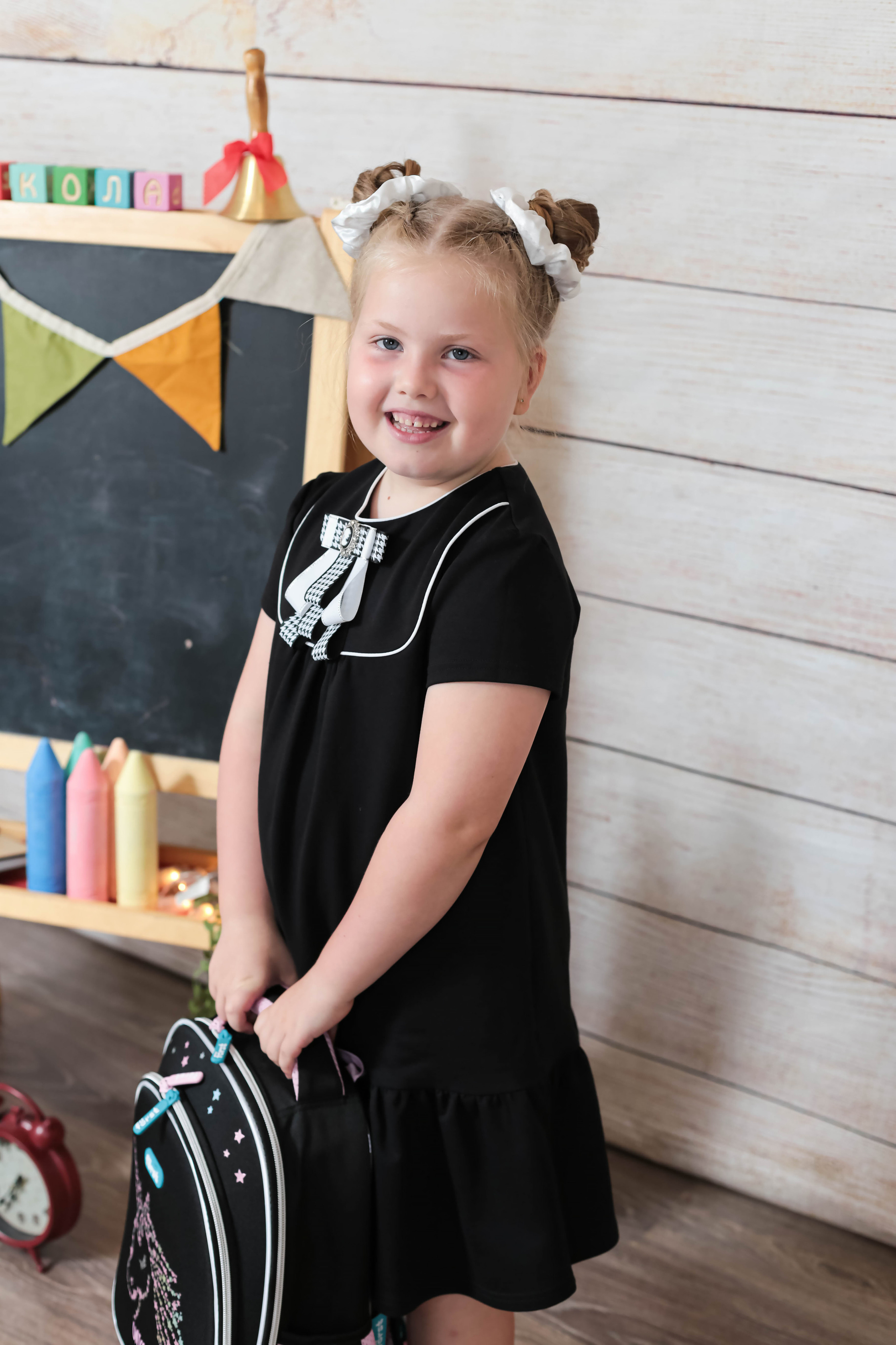 «Здравствуй школа». «ФотоЛерия» ФОТОГРАФ ВЫПУСКНЫЕ АЛЬБОМЫ