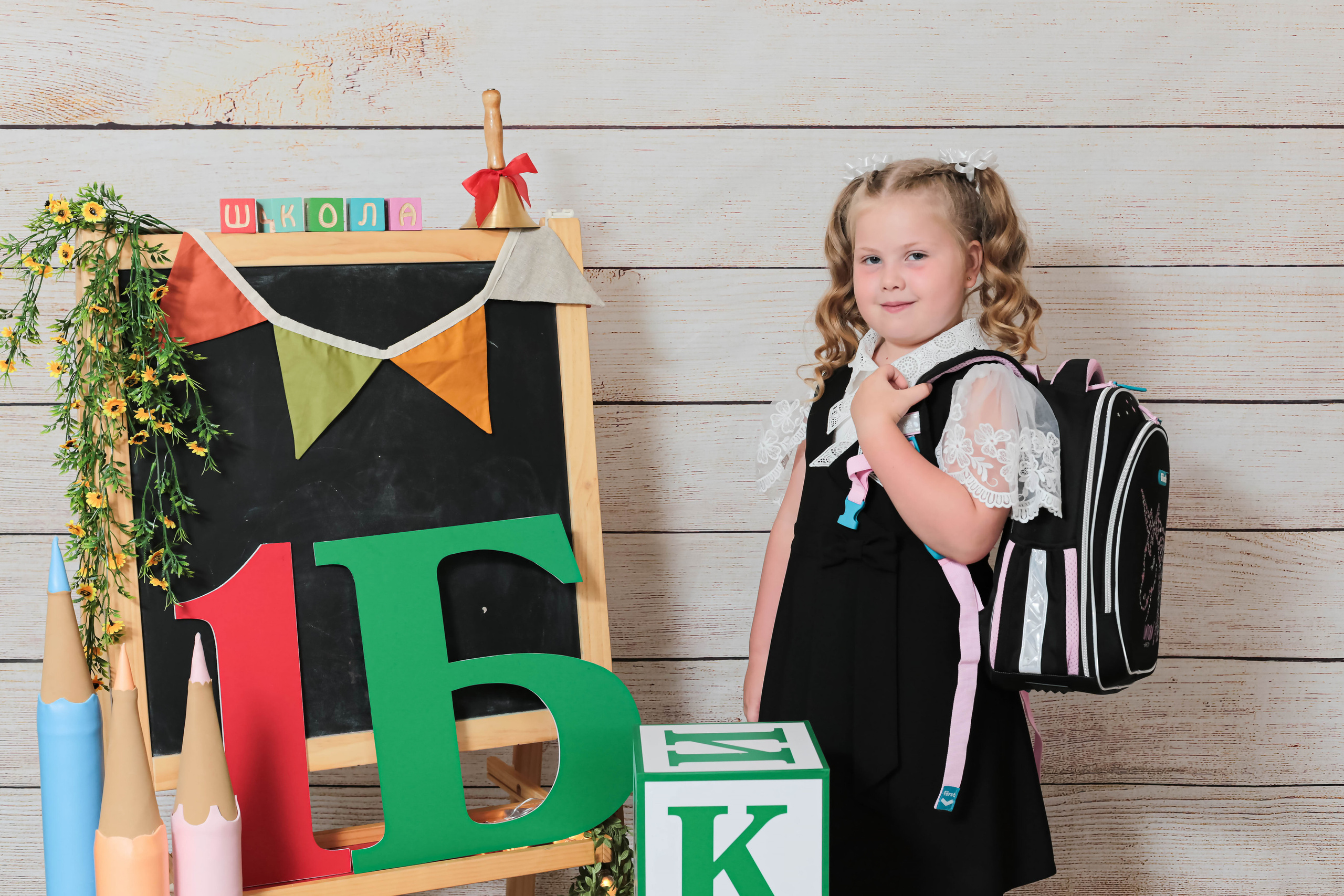 «Здравствуй школа». «ФотоЛерия» ФОТОГРАФ ВЫПУСКНЫЕ АЛЬБОМЫ