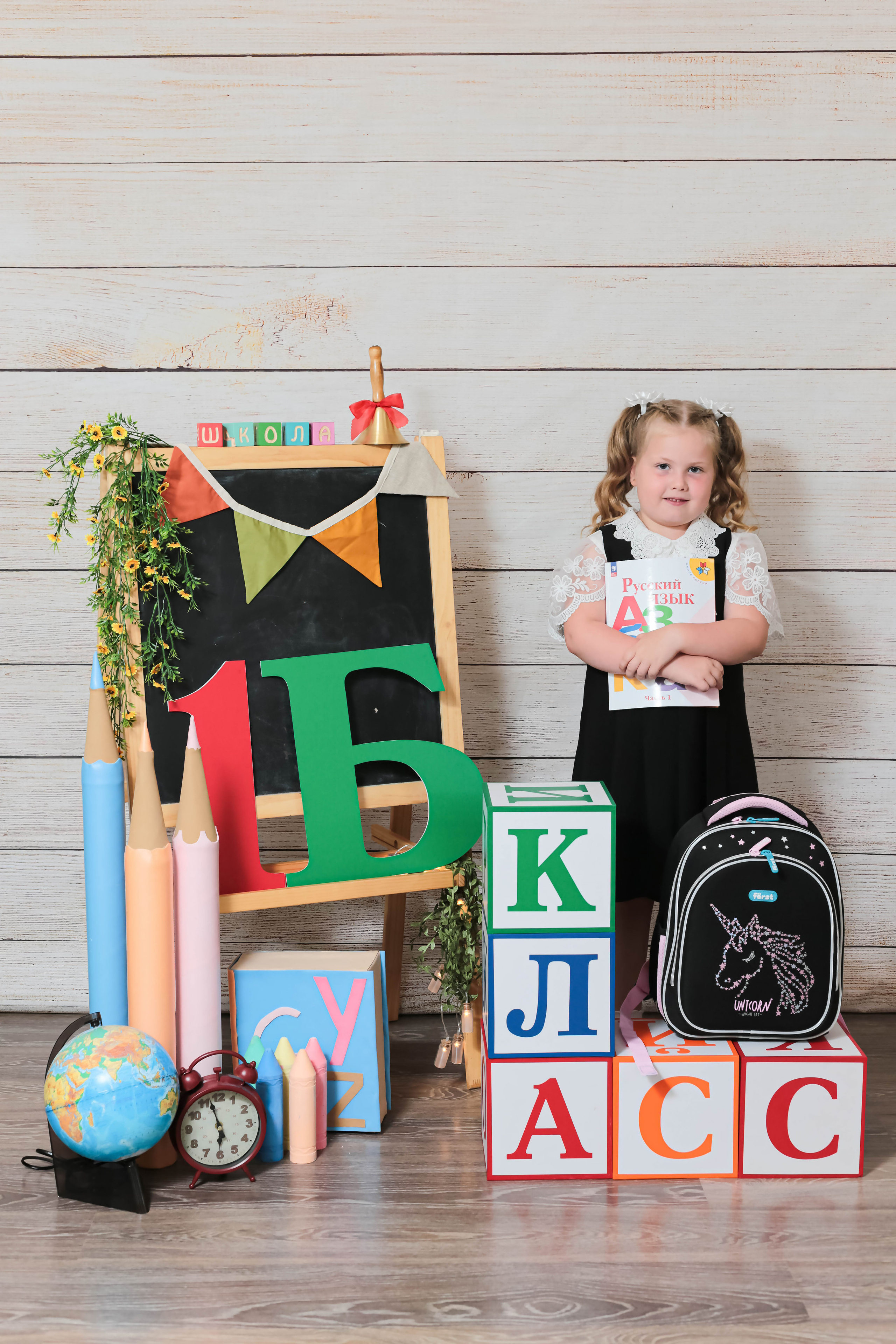 «Здравствуй школа». «ФотоЛерия» ФОТОГРАФ ВЫПУСКНЫЕ АЛЬБОМЫ