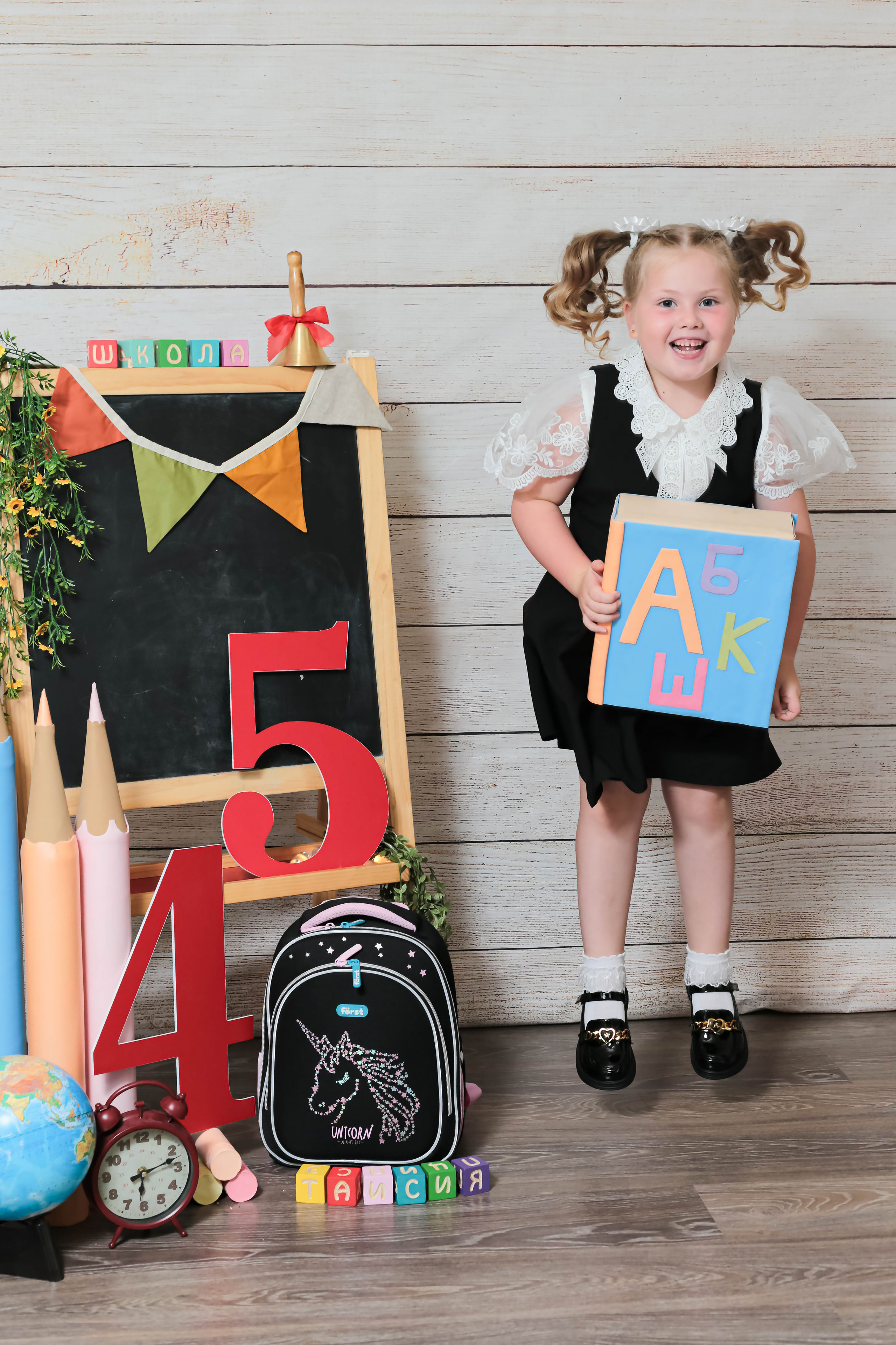 «Здравствуй школа». «ФотоЛерия» ФОТОГРАФ ВЫПУСКНЫЕ АЛЬБОМЫ