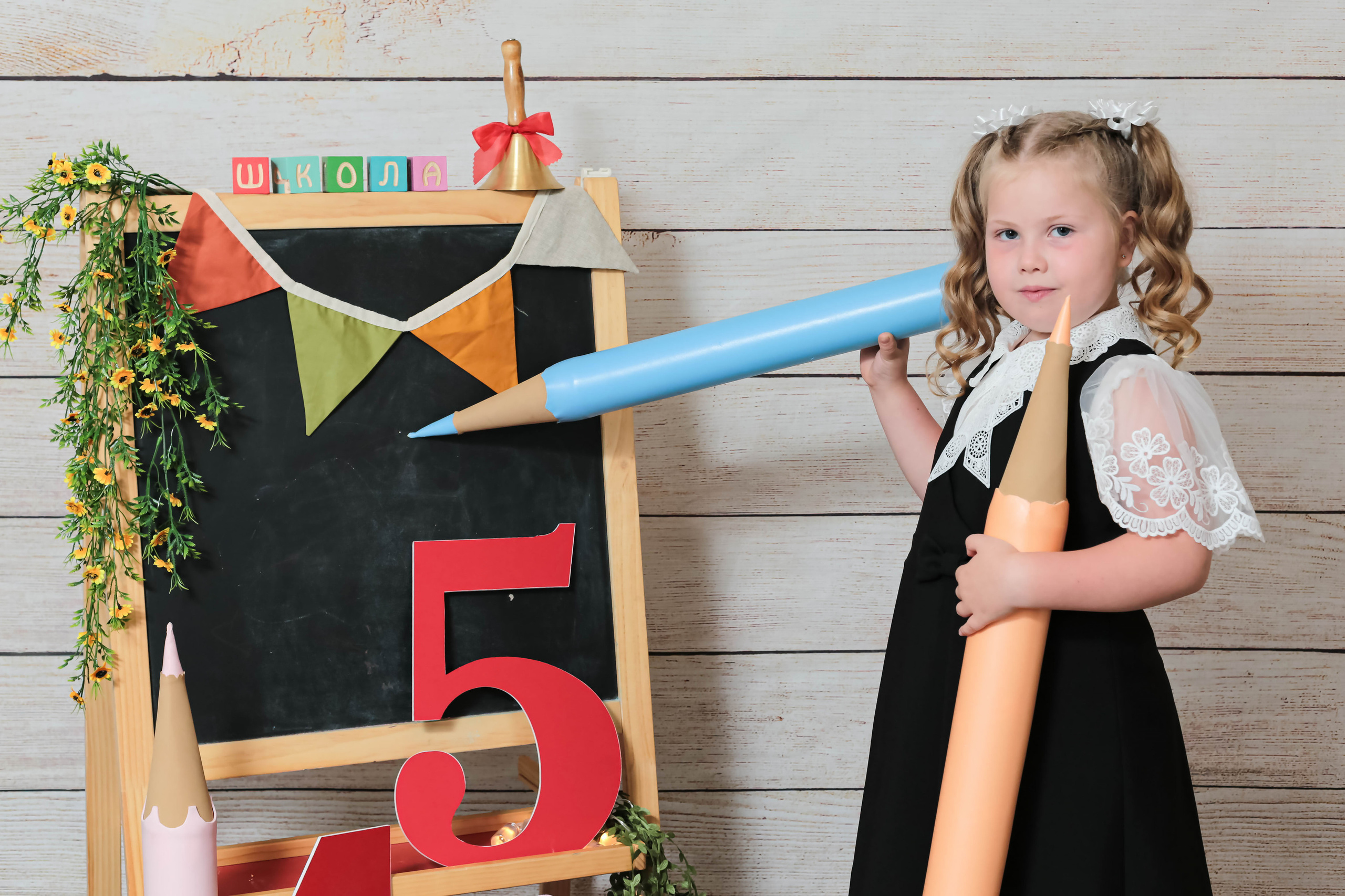 «Здравствуй школа». «ФотоЛерия» ФОТОГРАФ ВЫПУСКНЫЕ АЛЬБОМЫ