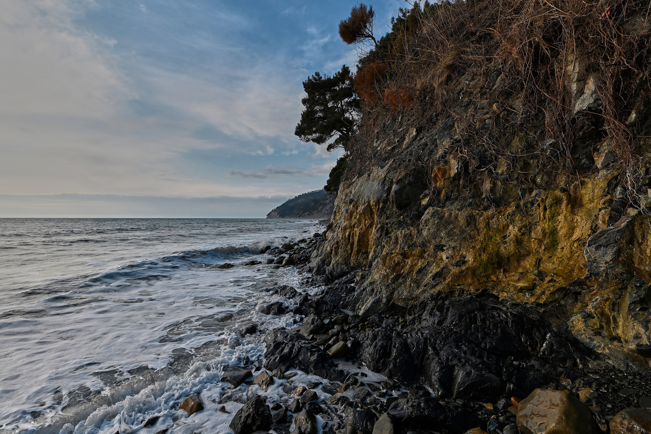 пляж у скалы Парус, поселок Прасковеевка