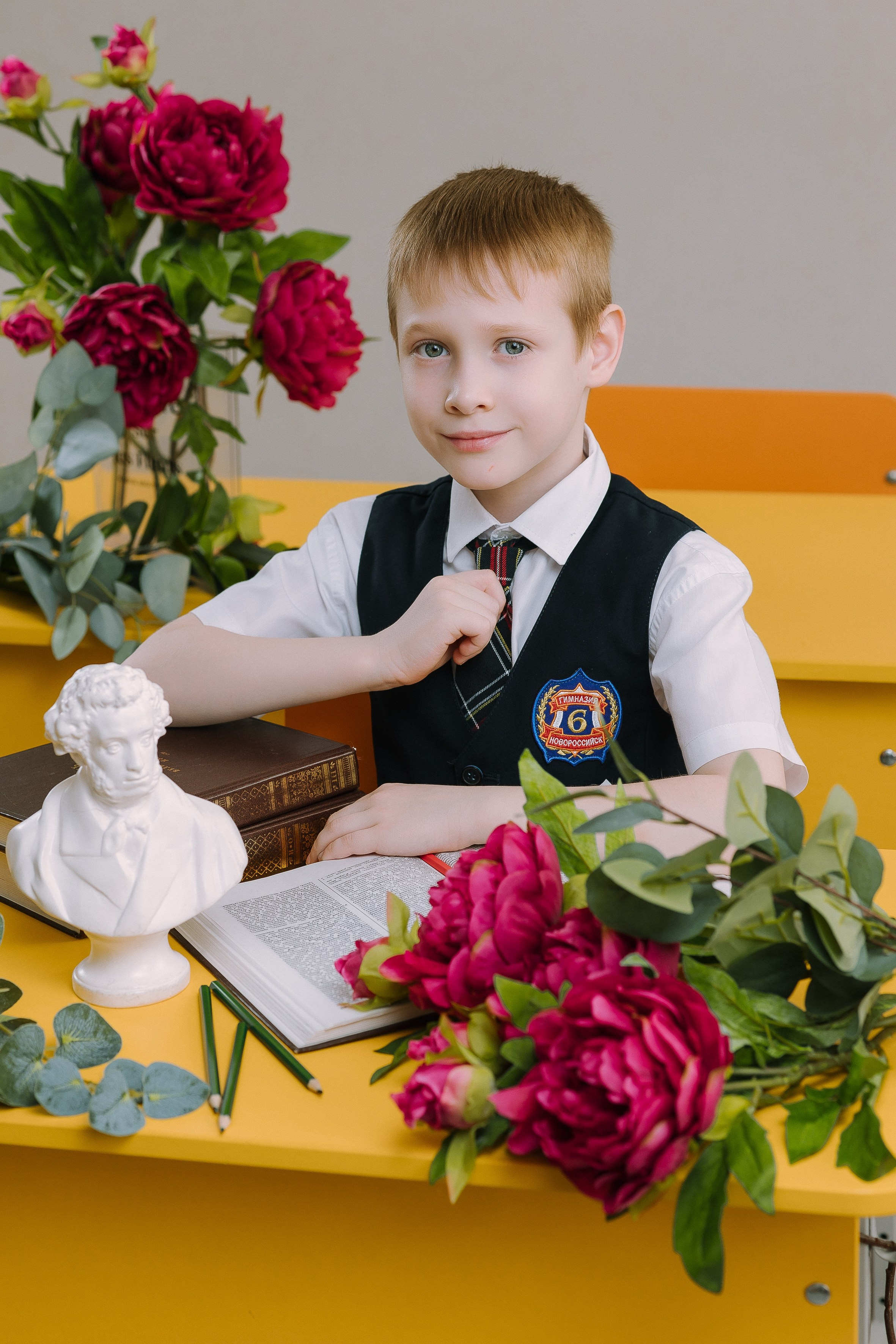 Портреты за партой в классе- Весна. Выпускные альбомы Натальи Бутко: Новороссийск, Анапа, Геленджик