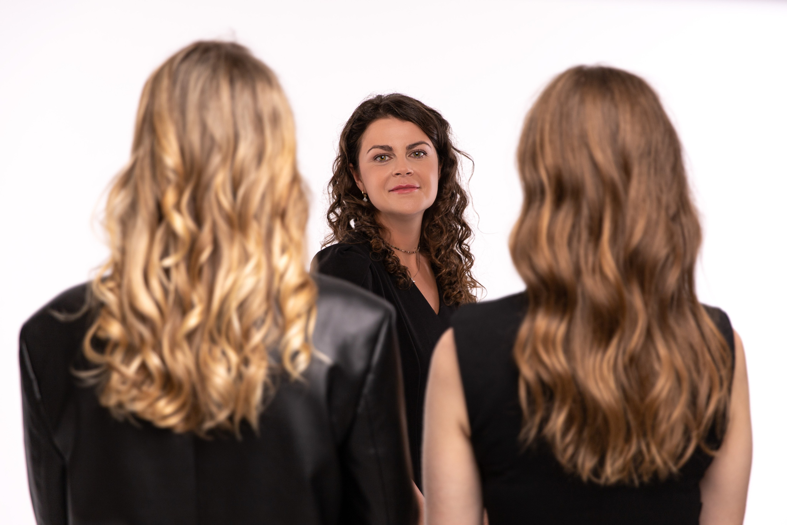 Friends. Фотосессия друзей. ФОТОГРАФ РАДОСТИ Фотосессия в студии СПб. Портретный фотограф — Юрий Торлопов