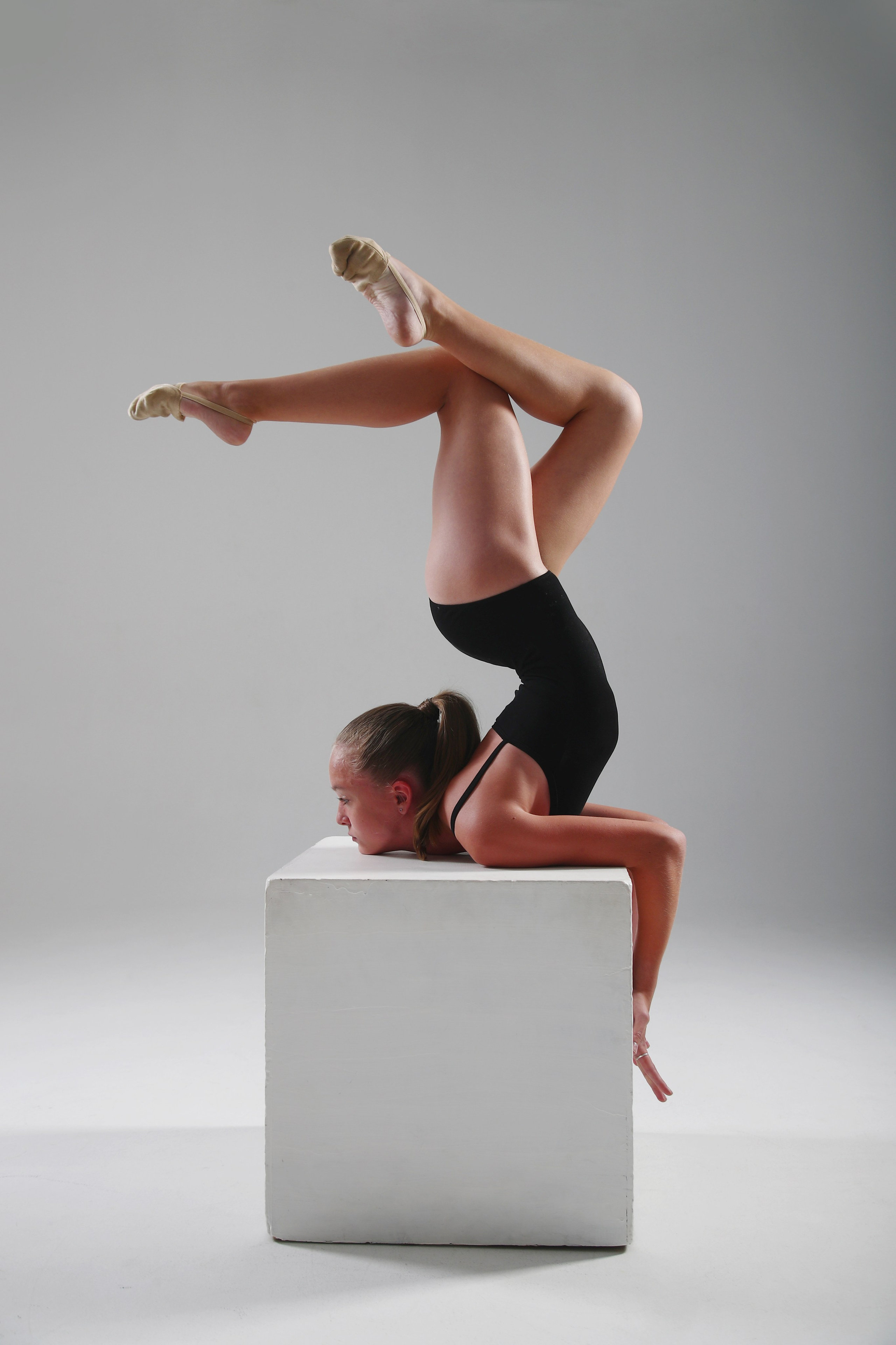 Выездная портретная фотосъёмка спортсменов или спортивная фотосъёмка в фотостудии. Фотограф художественная гимнастика, фигурное катание, Москва и область