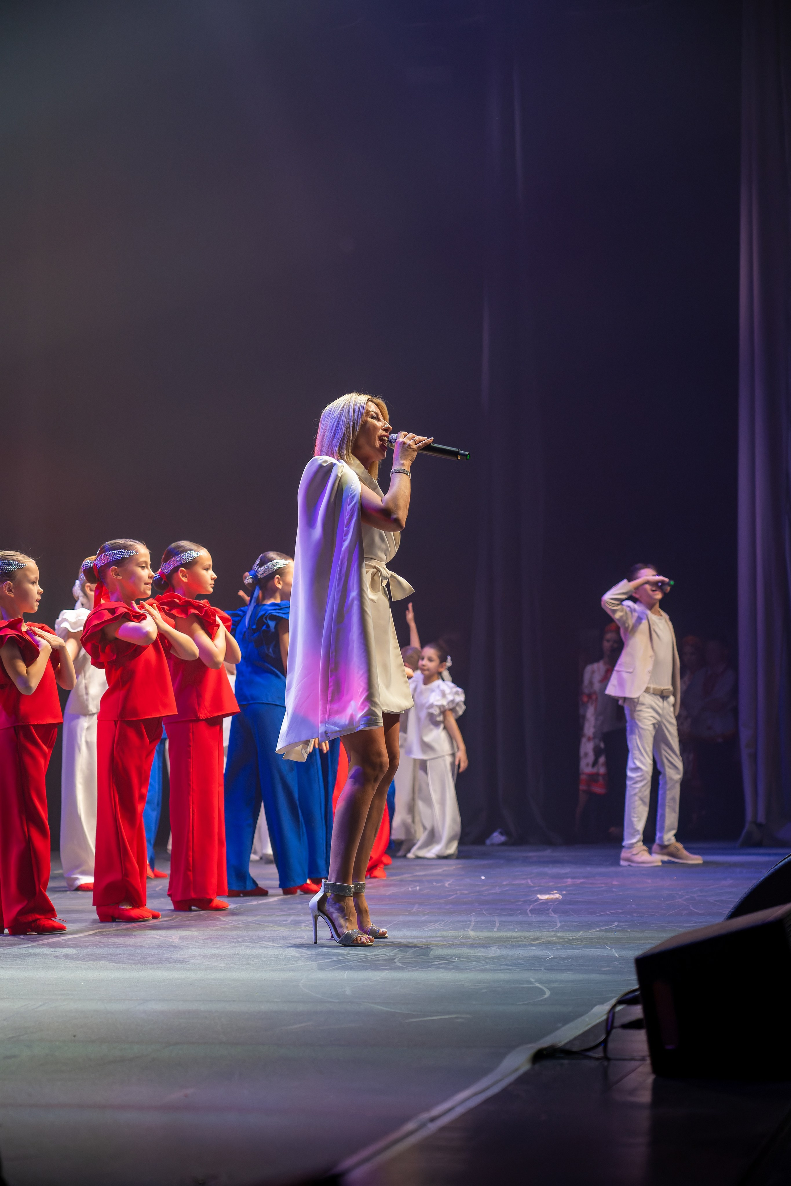 сцена окружной общественный центре имени Моссовета